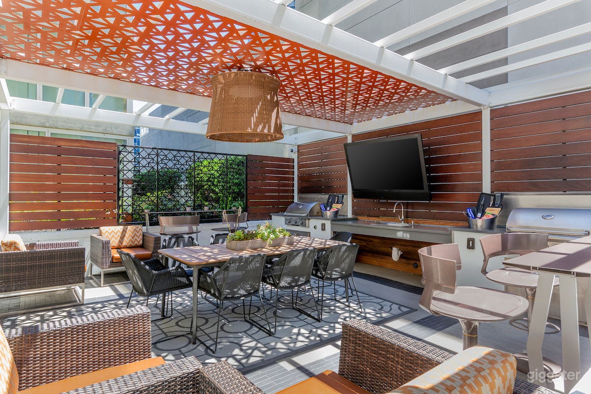 Elegant Lounge in Rincon Hill Photo 2