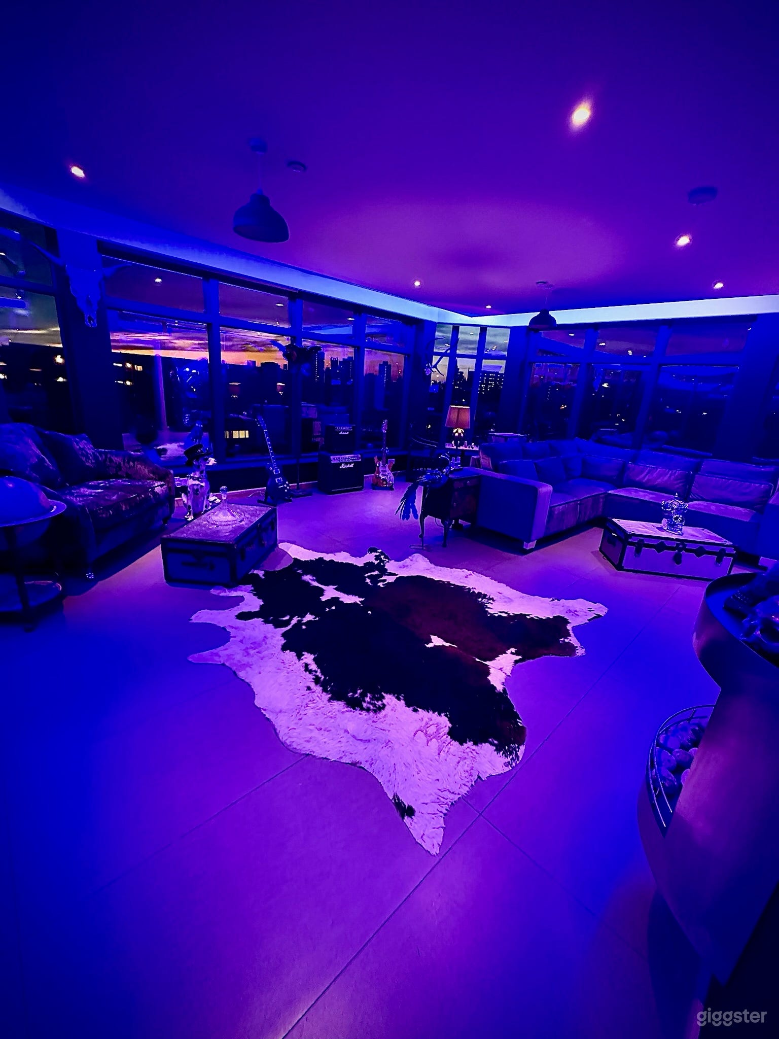 Duplex Penthouse with 360 City View and Hot Tub Photo 2