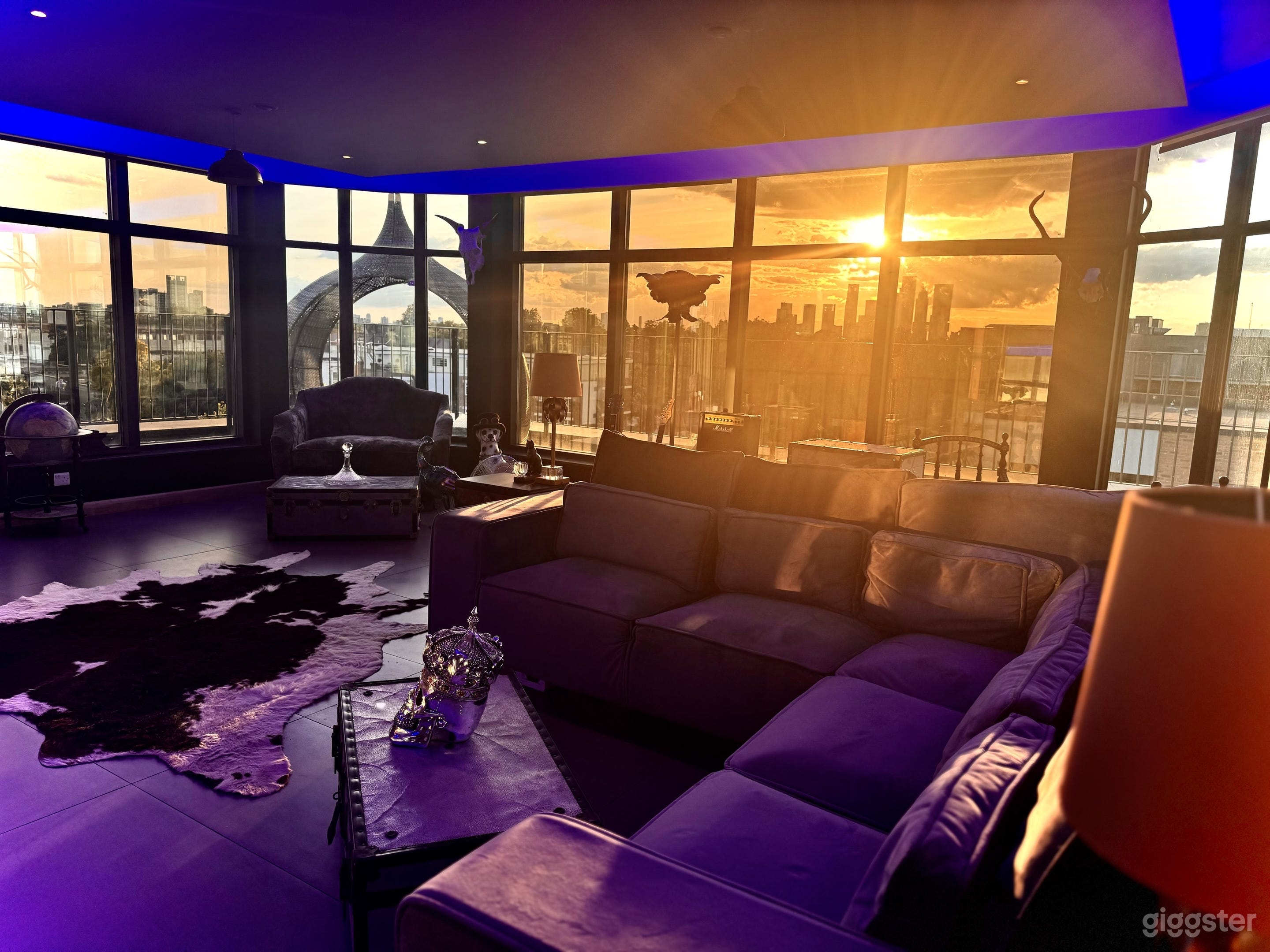 Duplex Penthouse with 360 City View and Hot Tub Photo 1