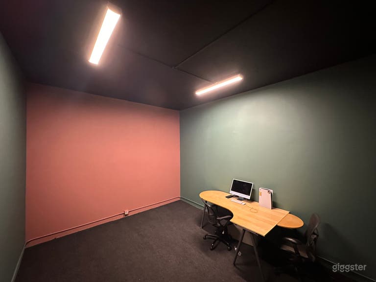  Music/Podcast Studio  