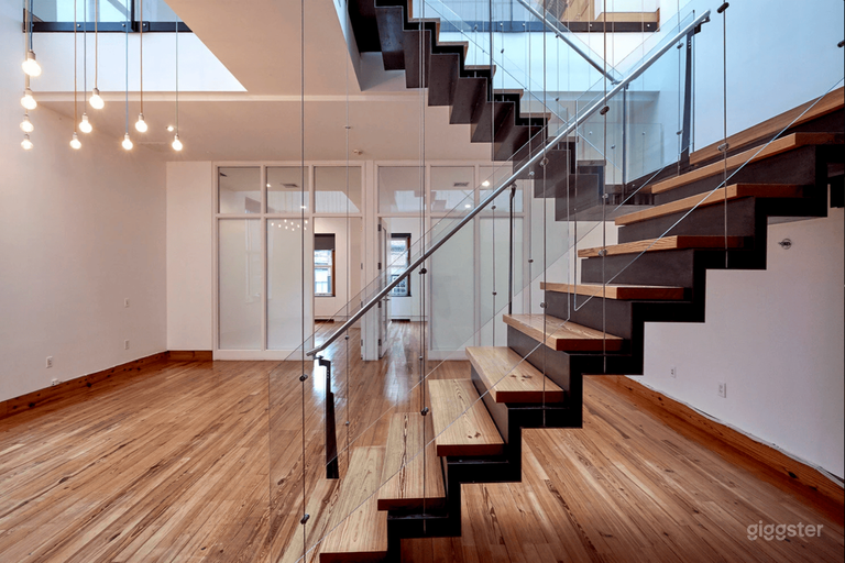  Soho Penthouse Factory-Retail Store & Penthouse Buyout 