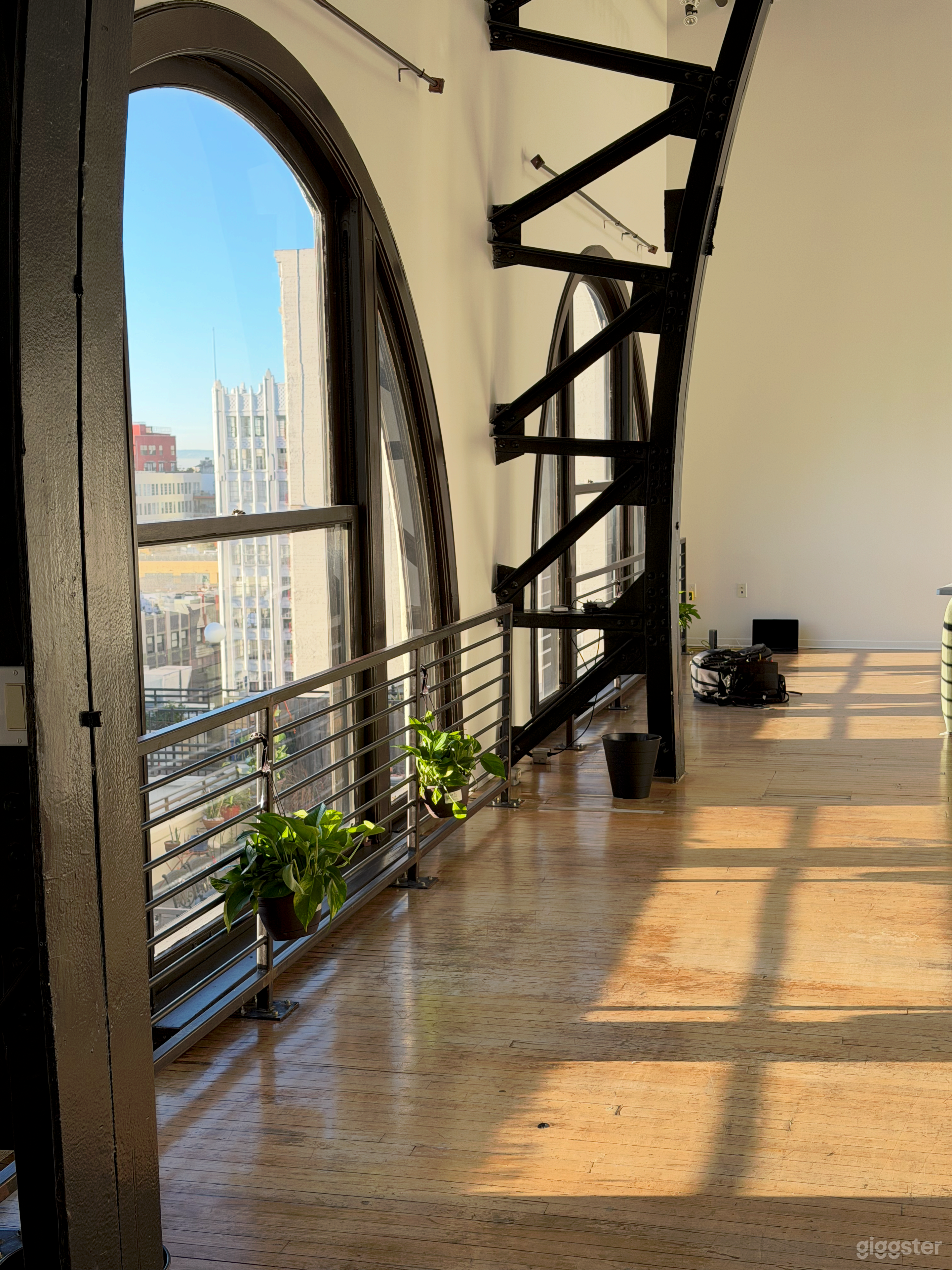 Industrial style Downtown LA loft with 2500 Sq ft Photo 2