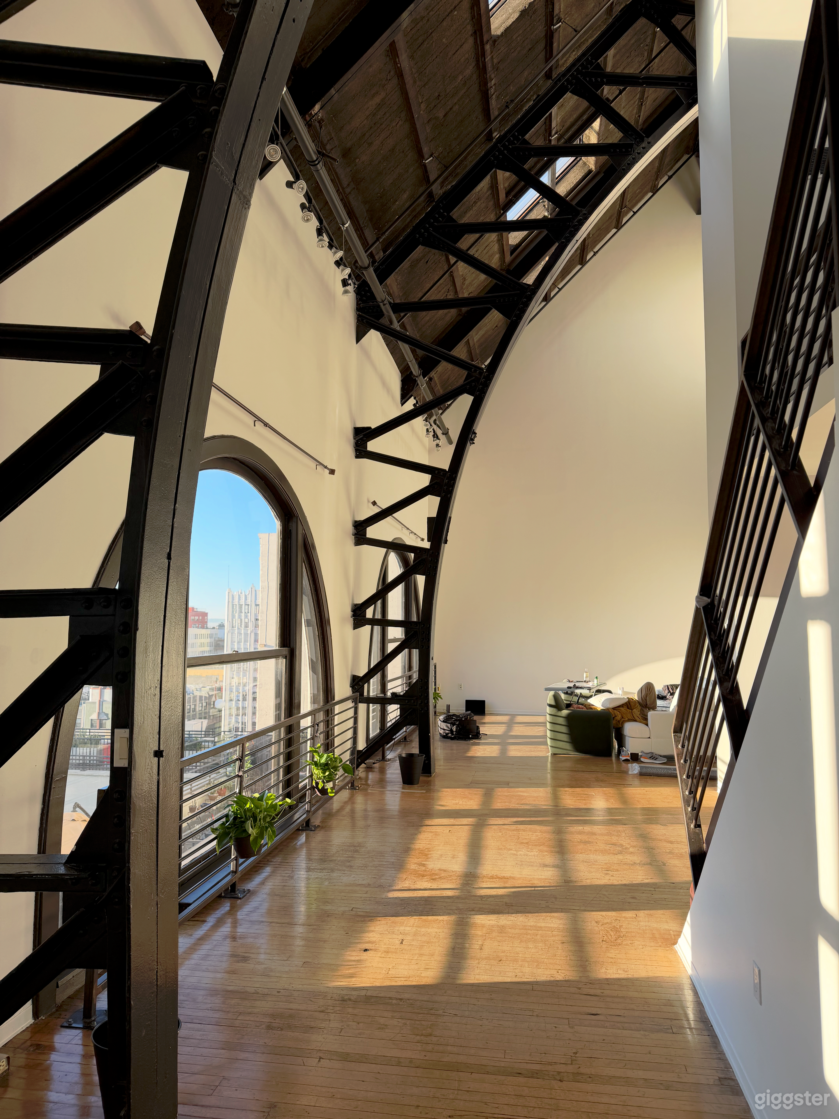 Industrial style Downtown LA loft with 2500 Sq ft Photo 1