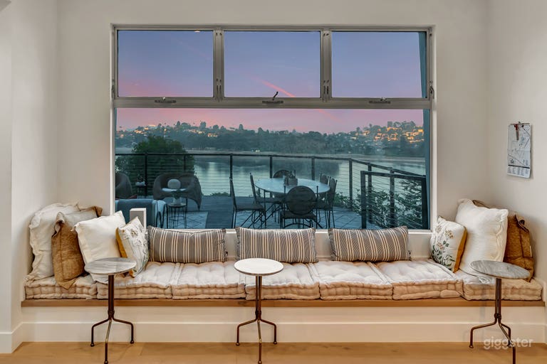  Modern Hillside Home With Expansive Silverlake Views 