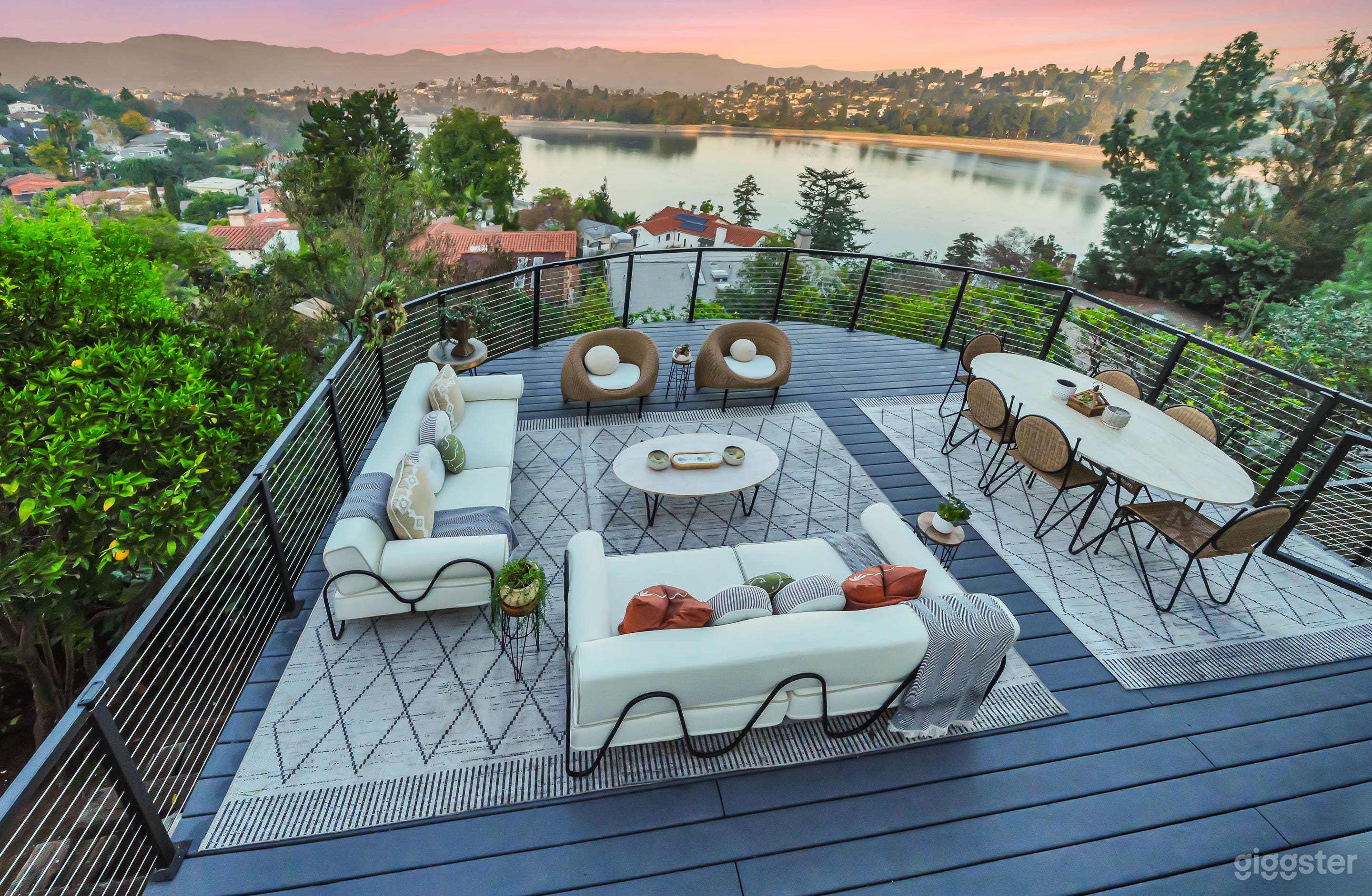 Modern Hillside Home With Expansive Silverlake Views Photo 4