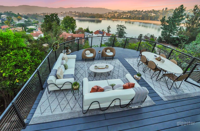  Modern Hillside Home With Expansive Silverlake Views 