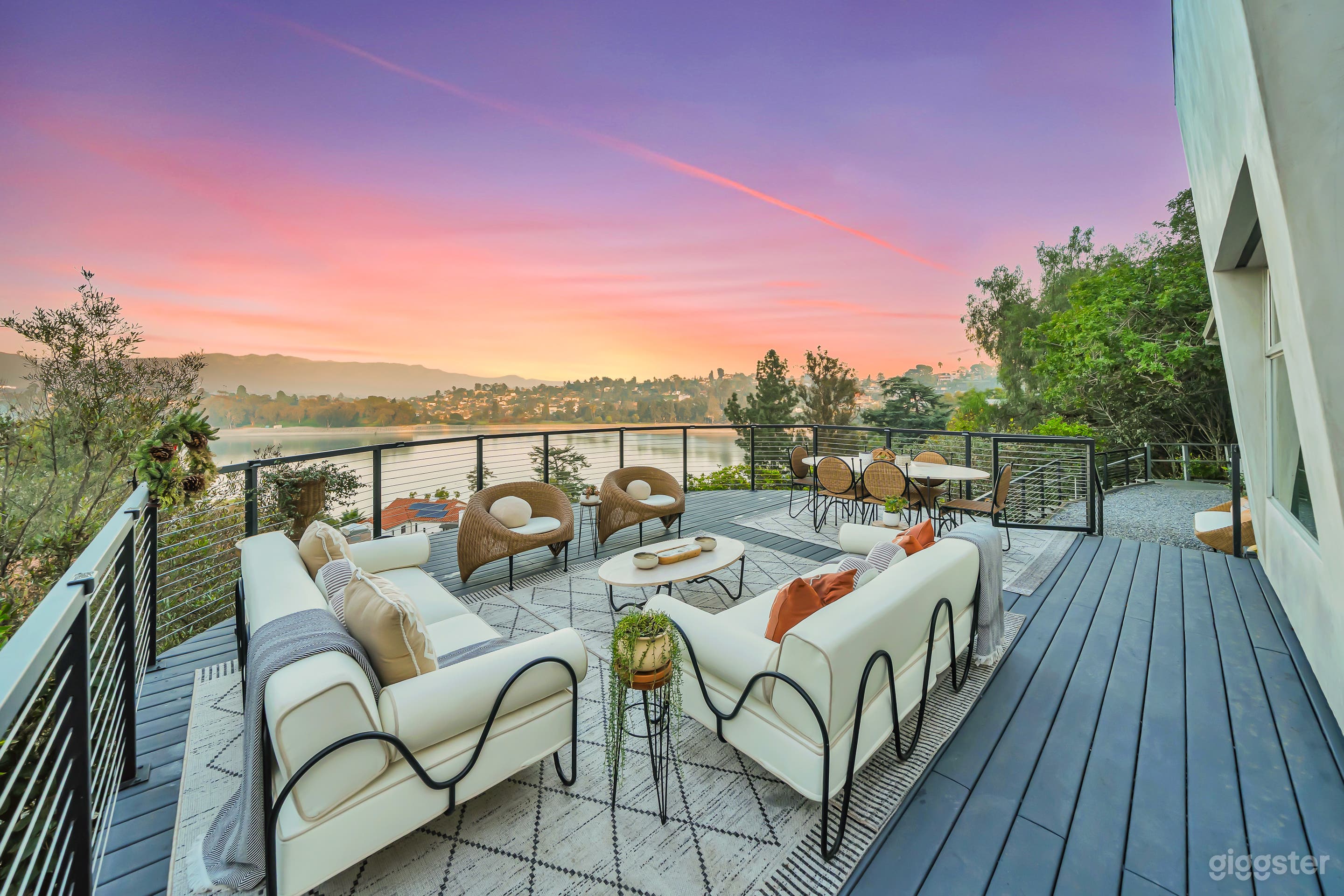 Modern Hillside Home With Expansive Silverlake Views Photo 2