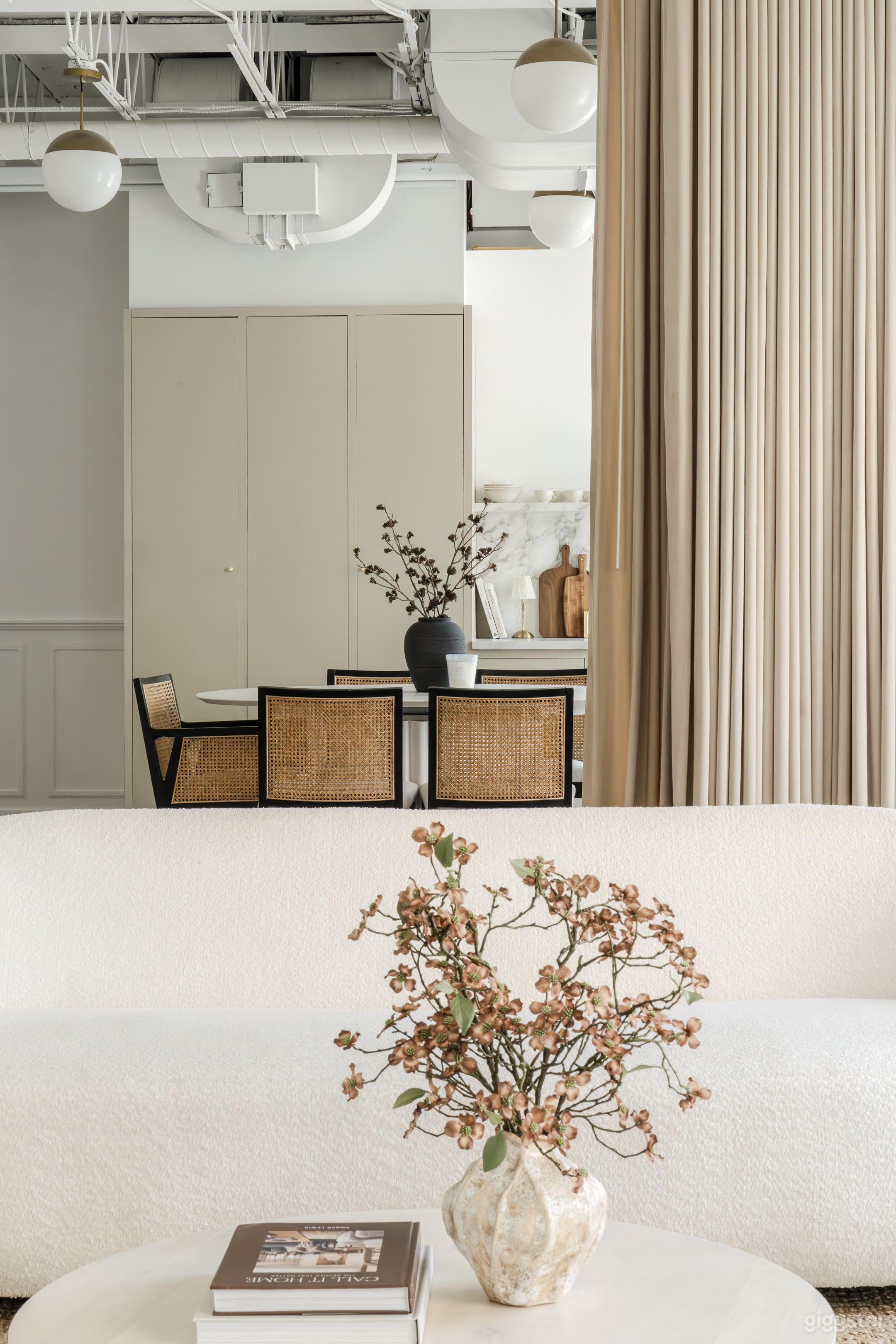 Contemporary Studio And Event Space Photo 4