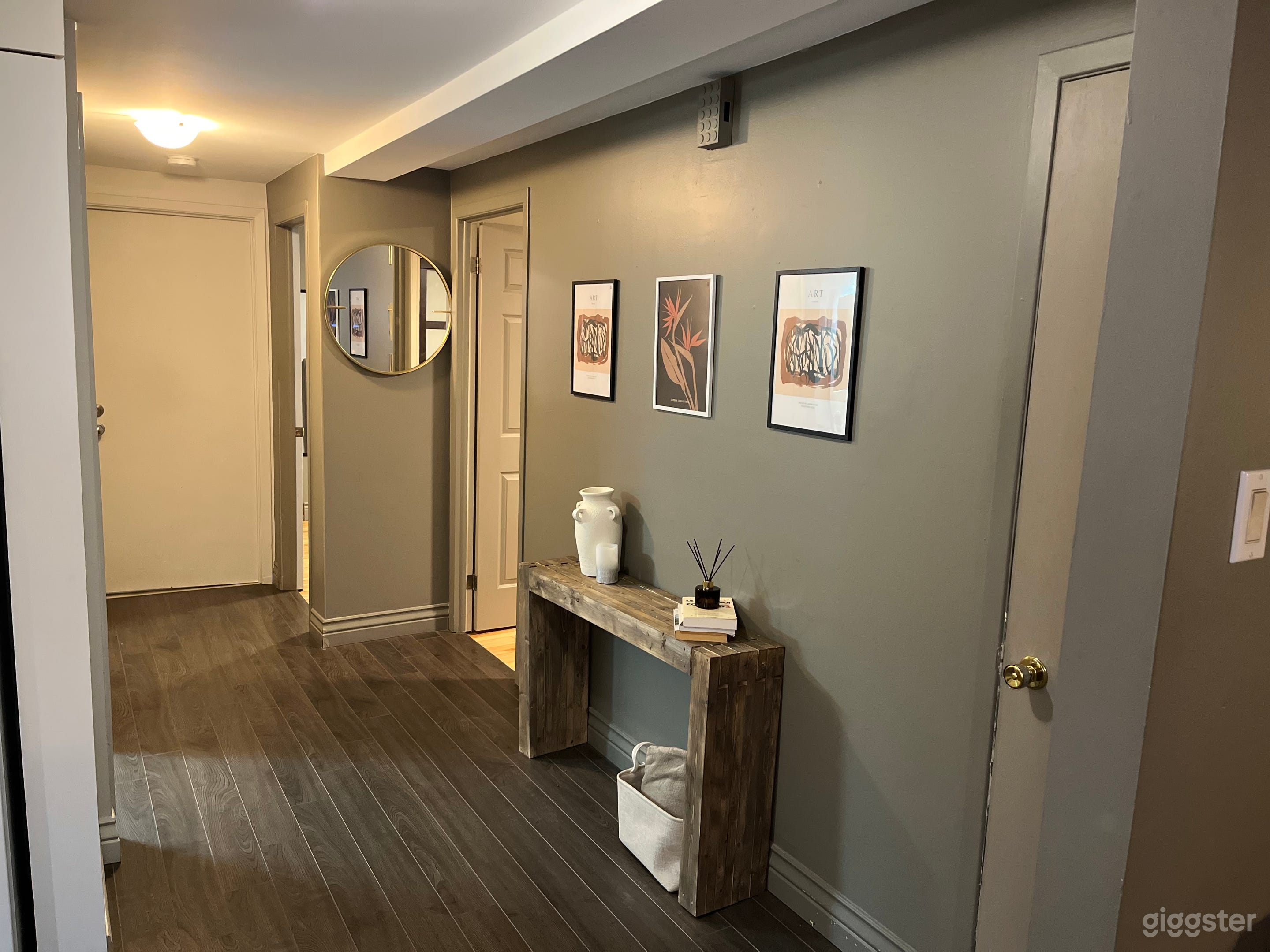 Versatile Creative Studio Photo 3