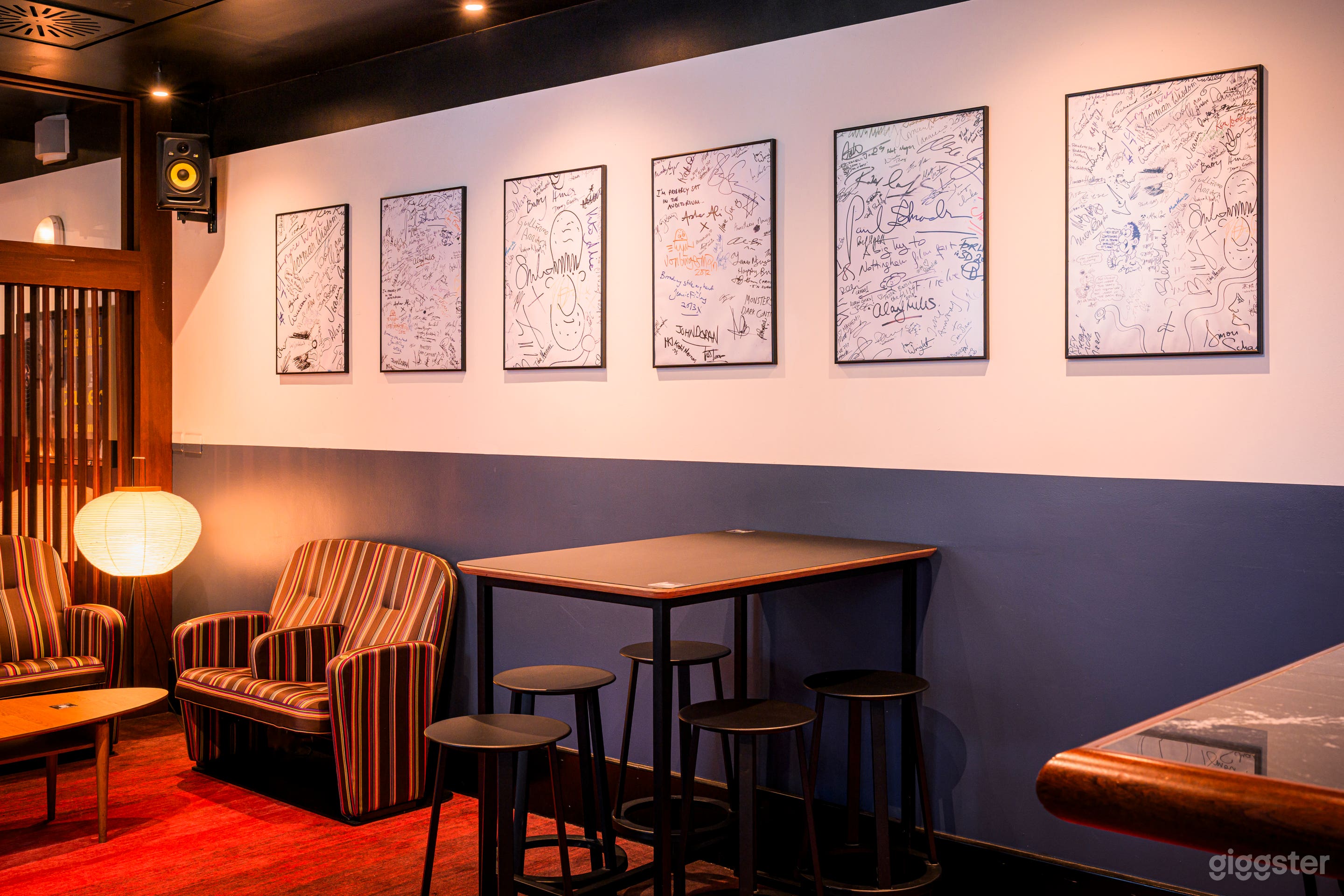 Mezz Bar Photo 3