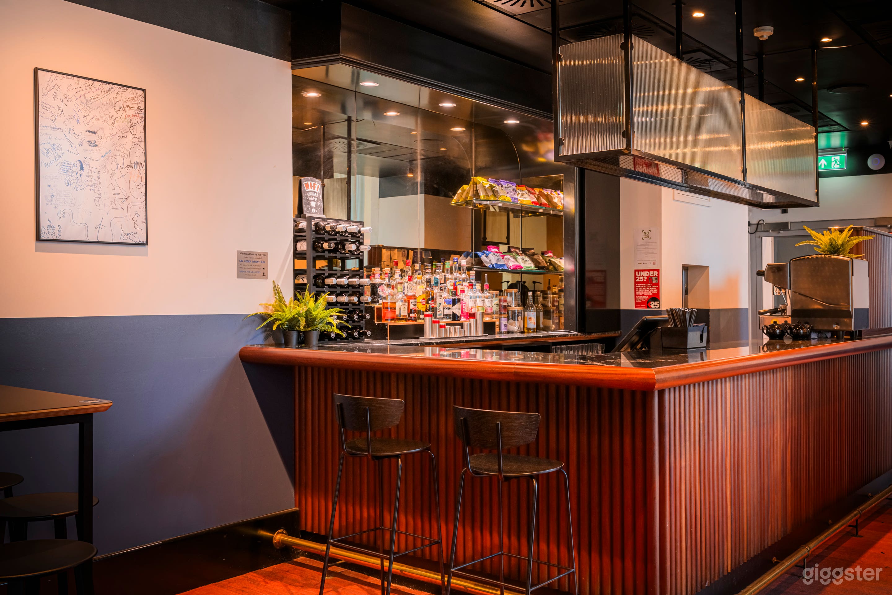 Mezz Bar Photo 4