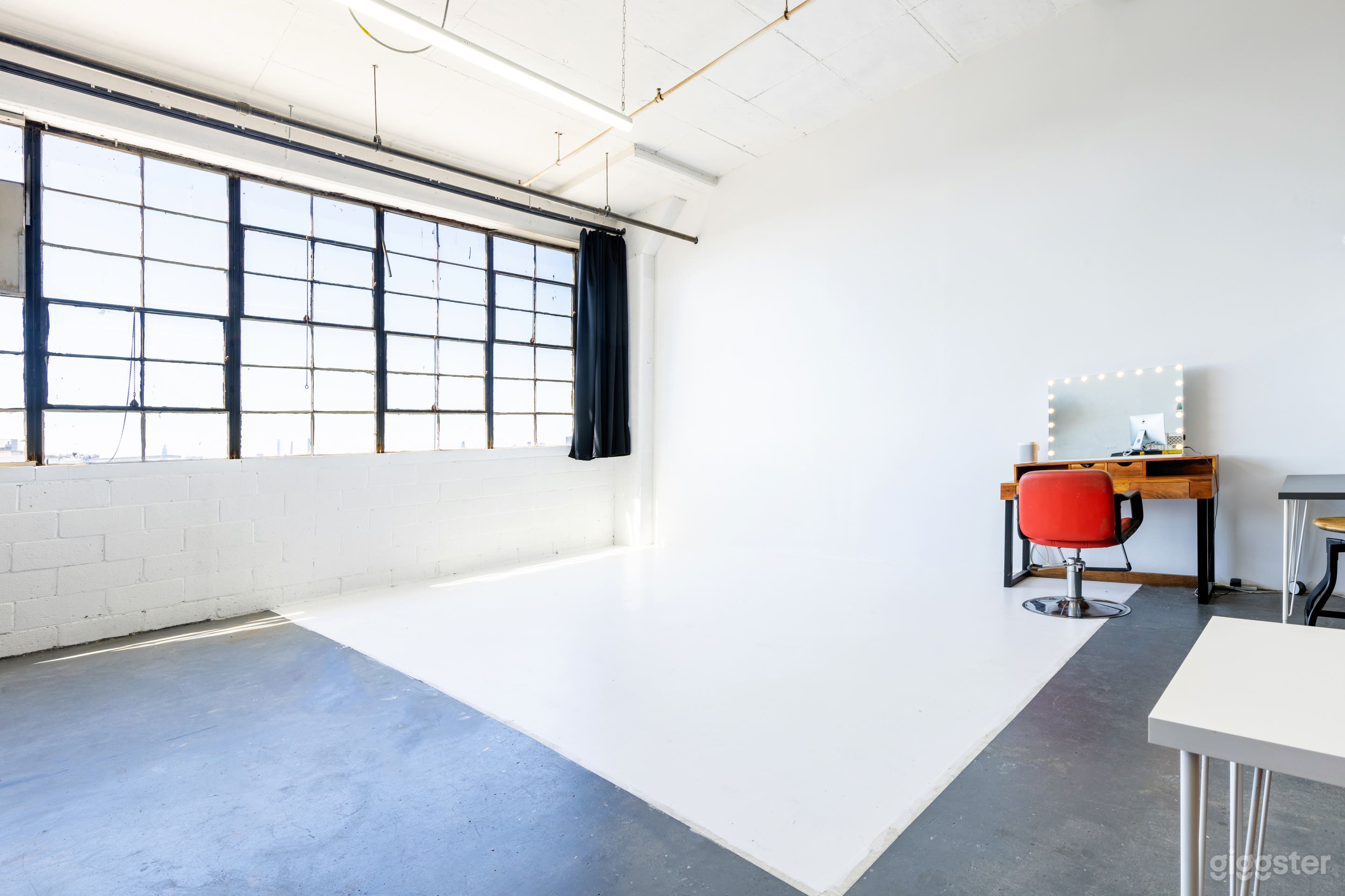 Natural Light Studio with Sweeping Manhattan View Photo 1