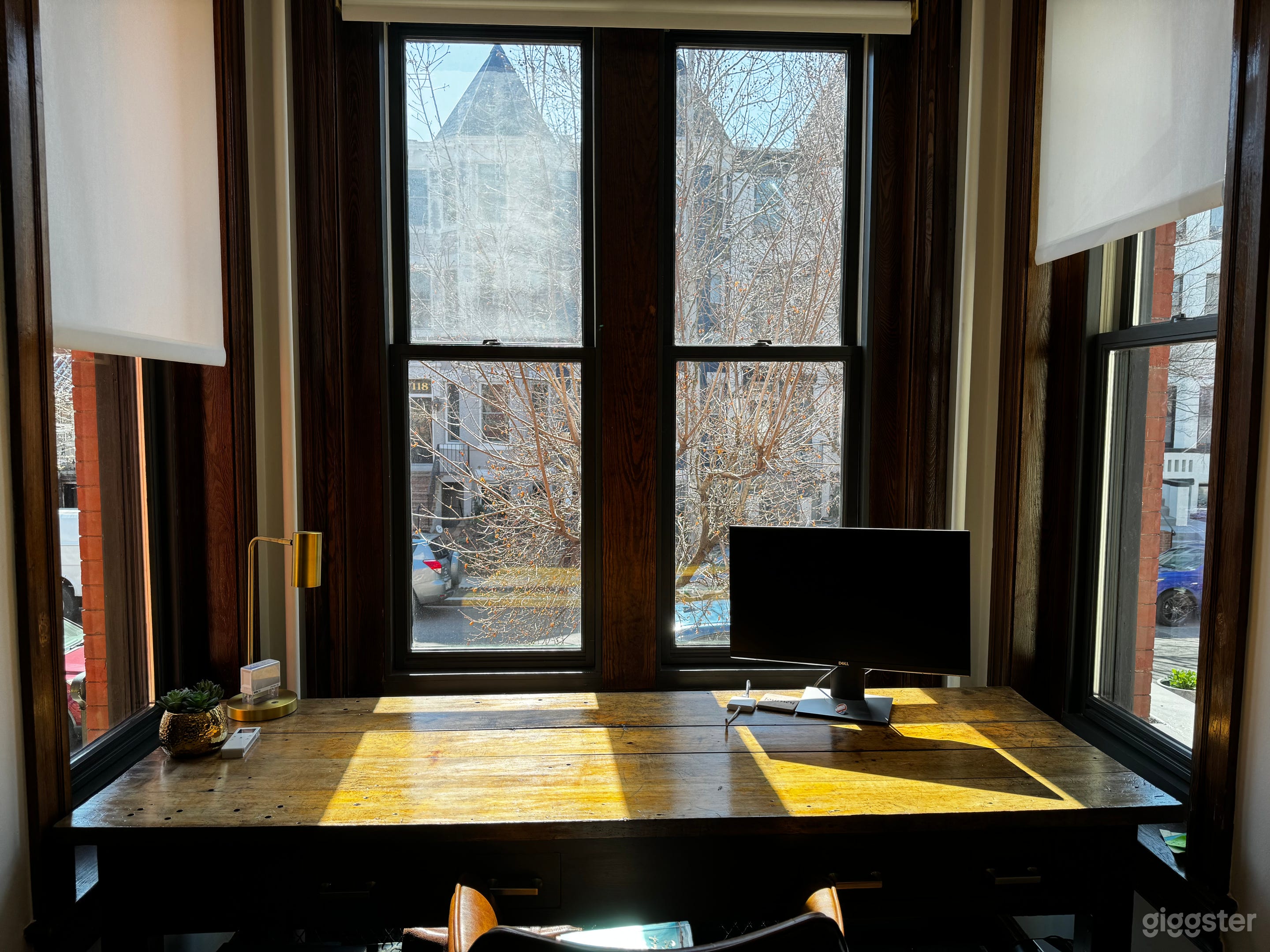 Classic NW Washington D.C. Rowhouse Photo 4