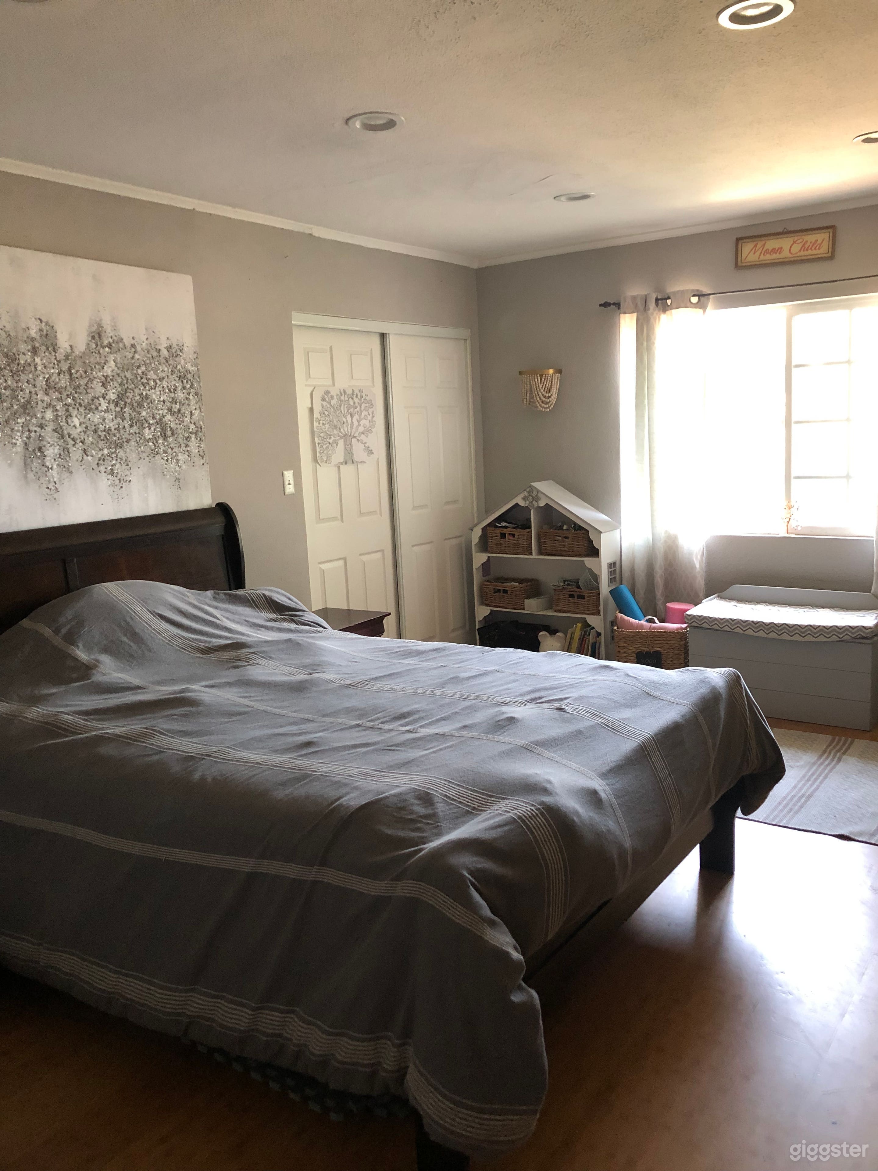 100 year old large cottage house  Photo 4