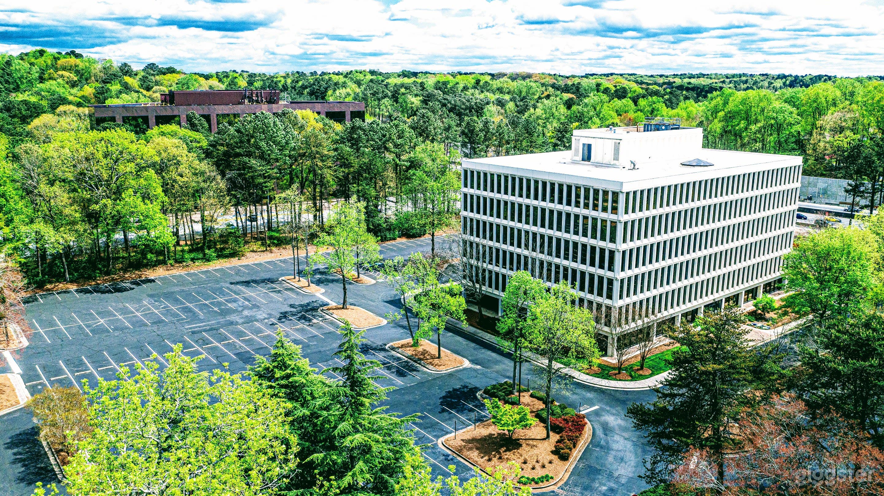 7,000 Sq Ft Office - Beautiful &amp; Fully Furnished Photo 3