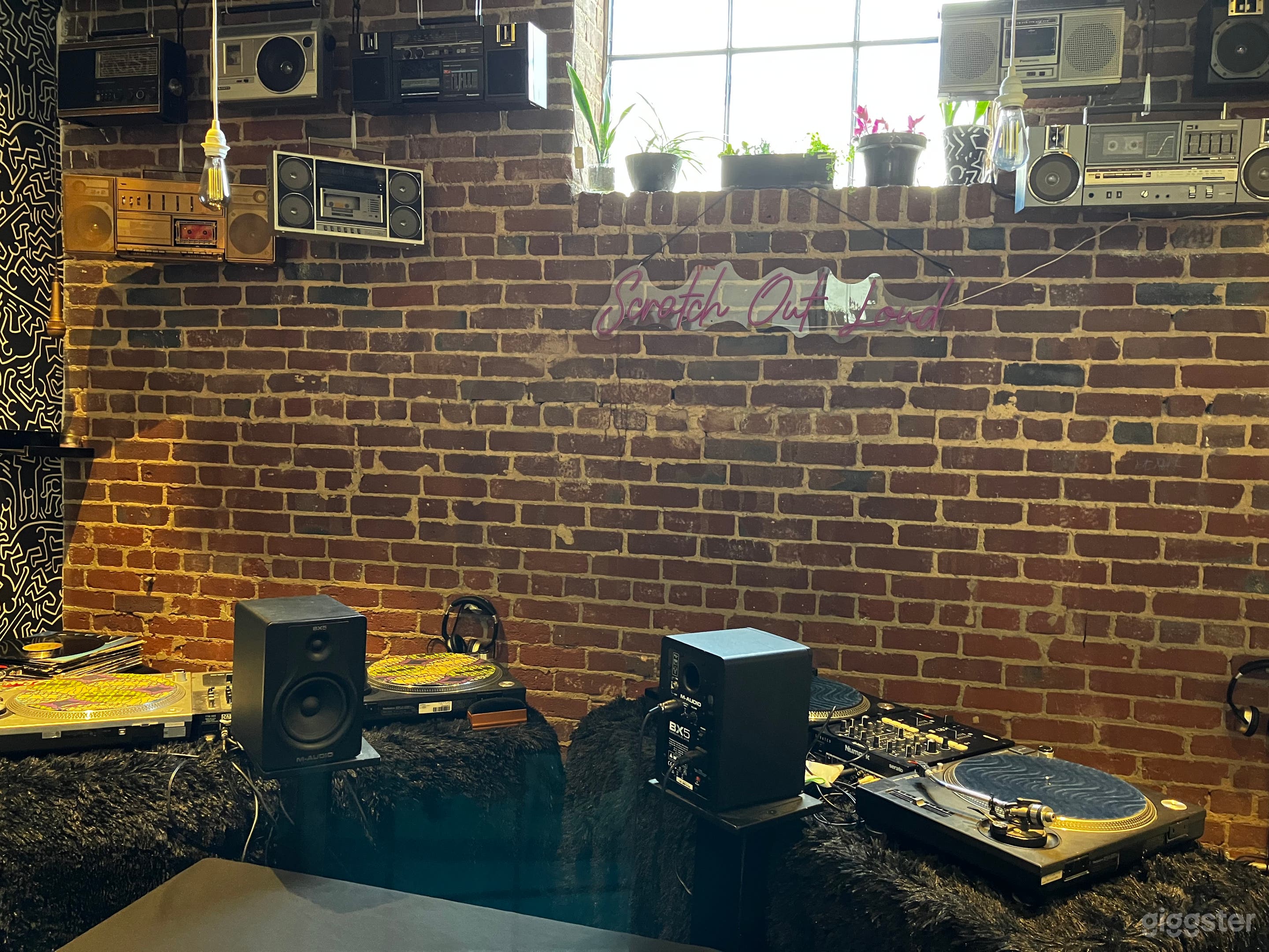 Vinyl DJ School  Photo 3