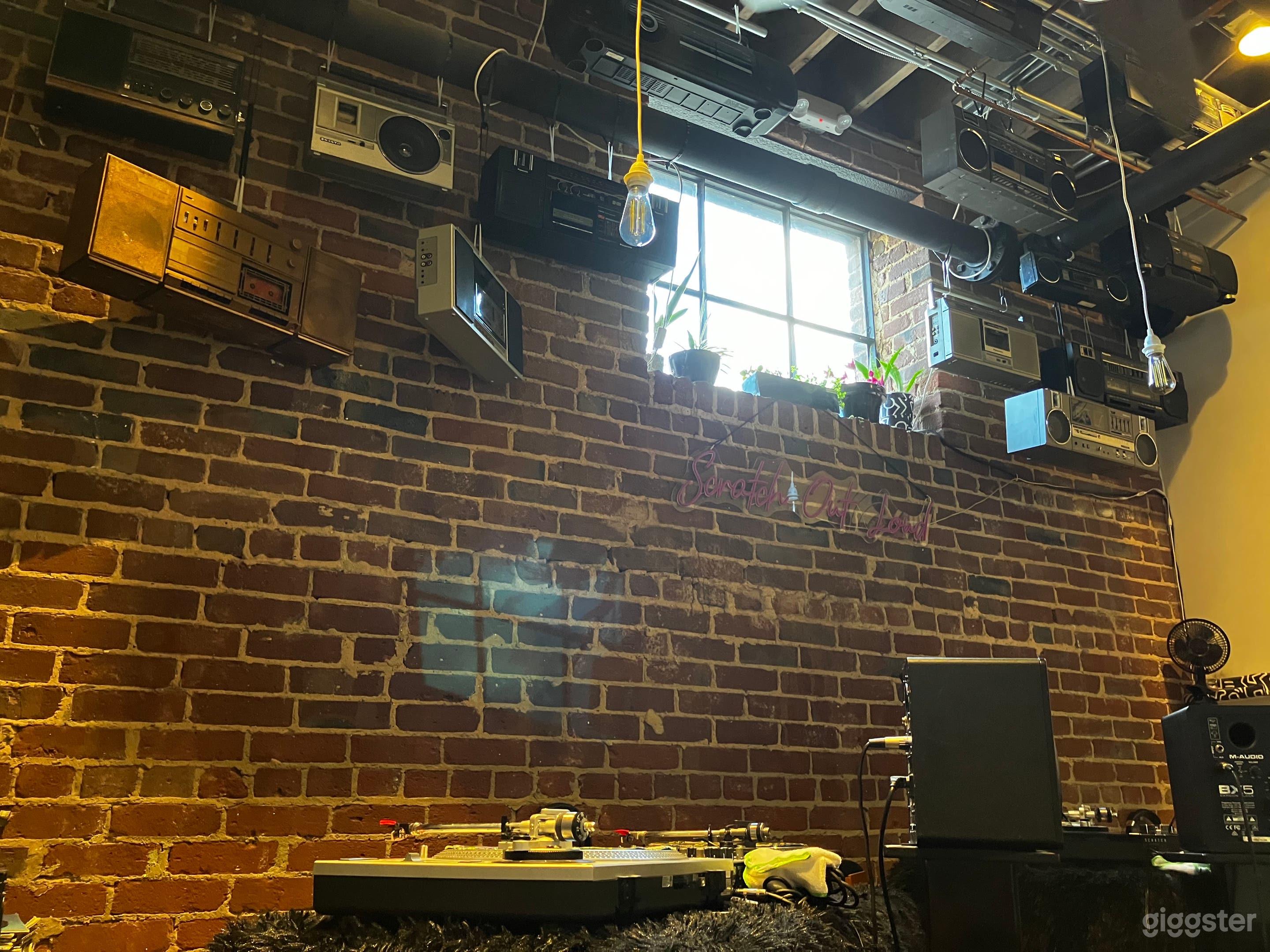 Vinyl DJ School  Photo 4