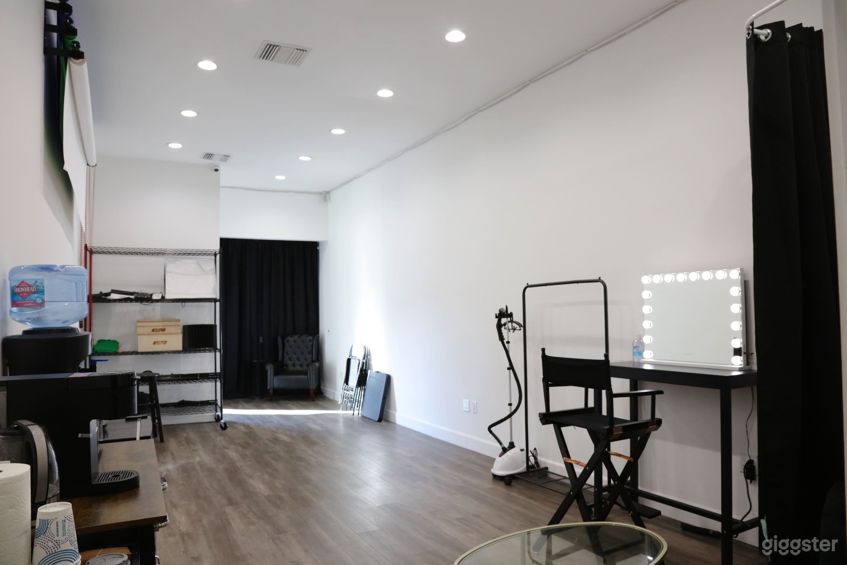 Bright modern studio with 11 ft high ceilings