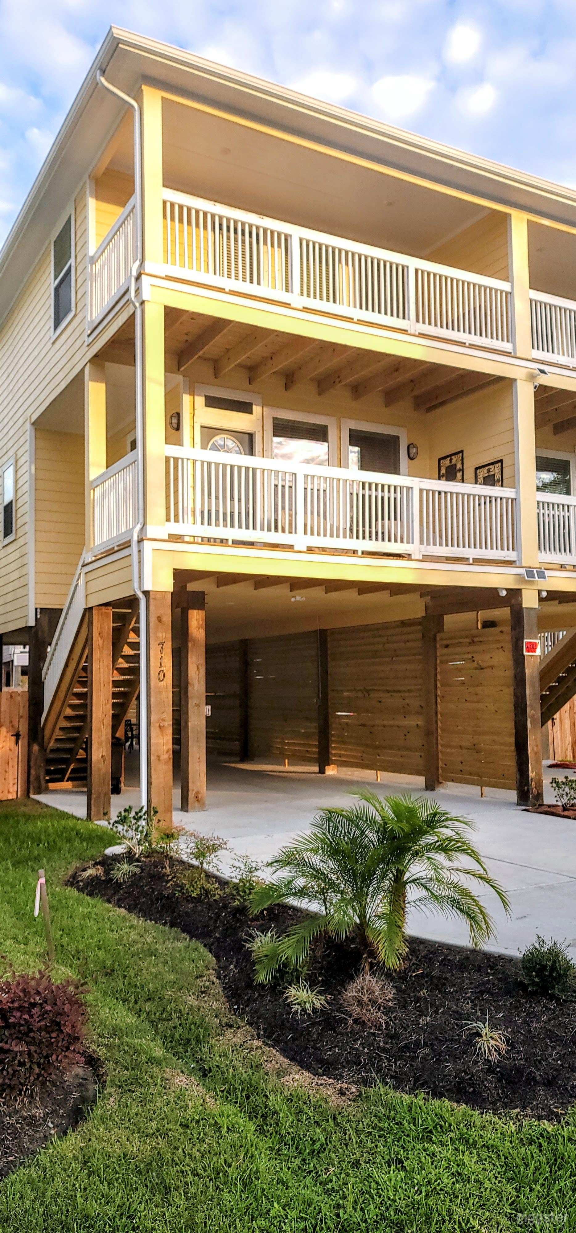 Large covered carport that can fit 6 vehicles or an oversized vehicle