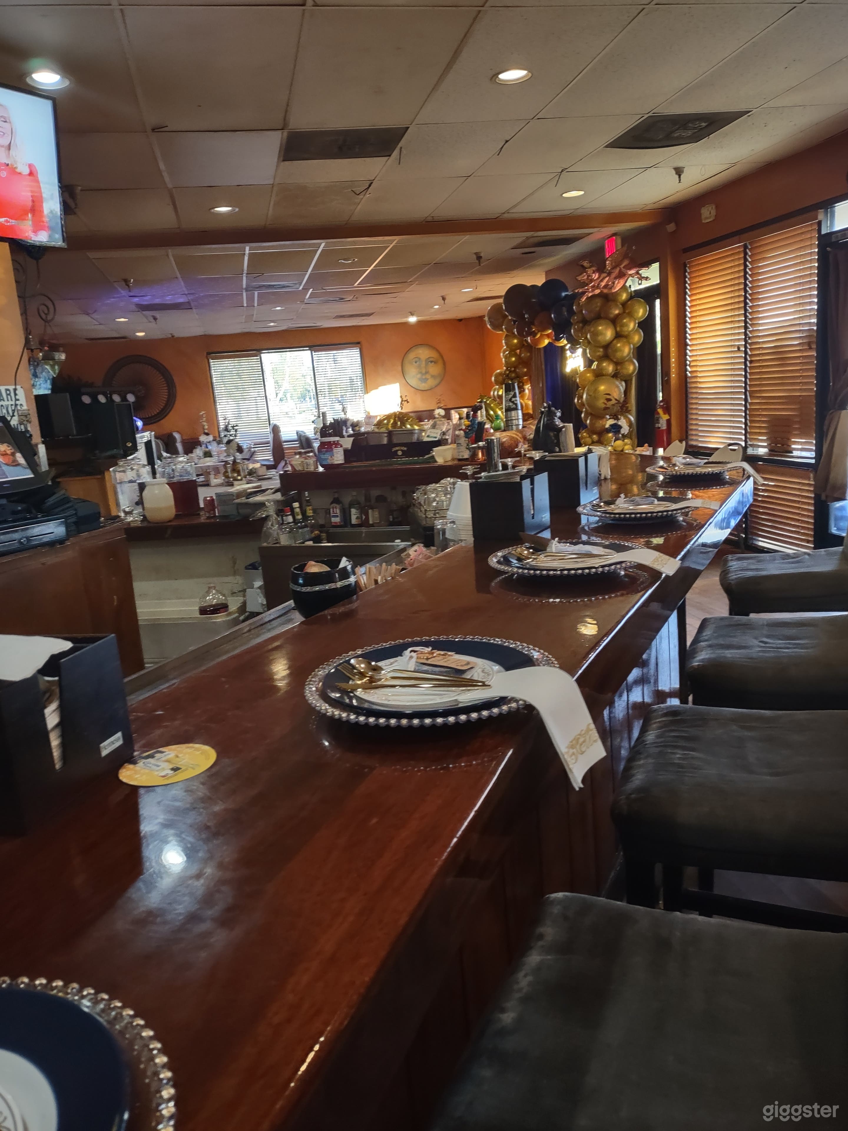 Industrial Bar and restaurant Photo 4