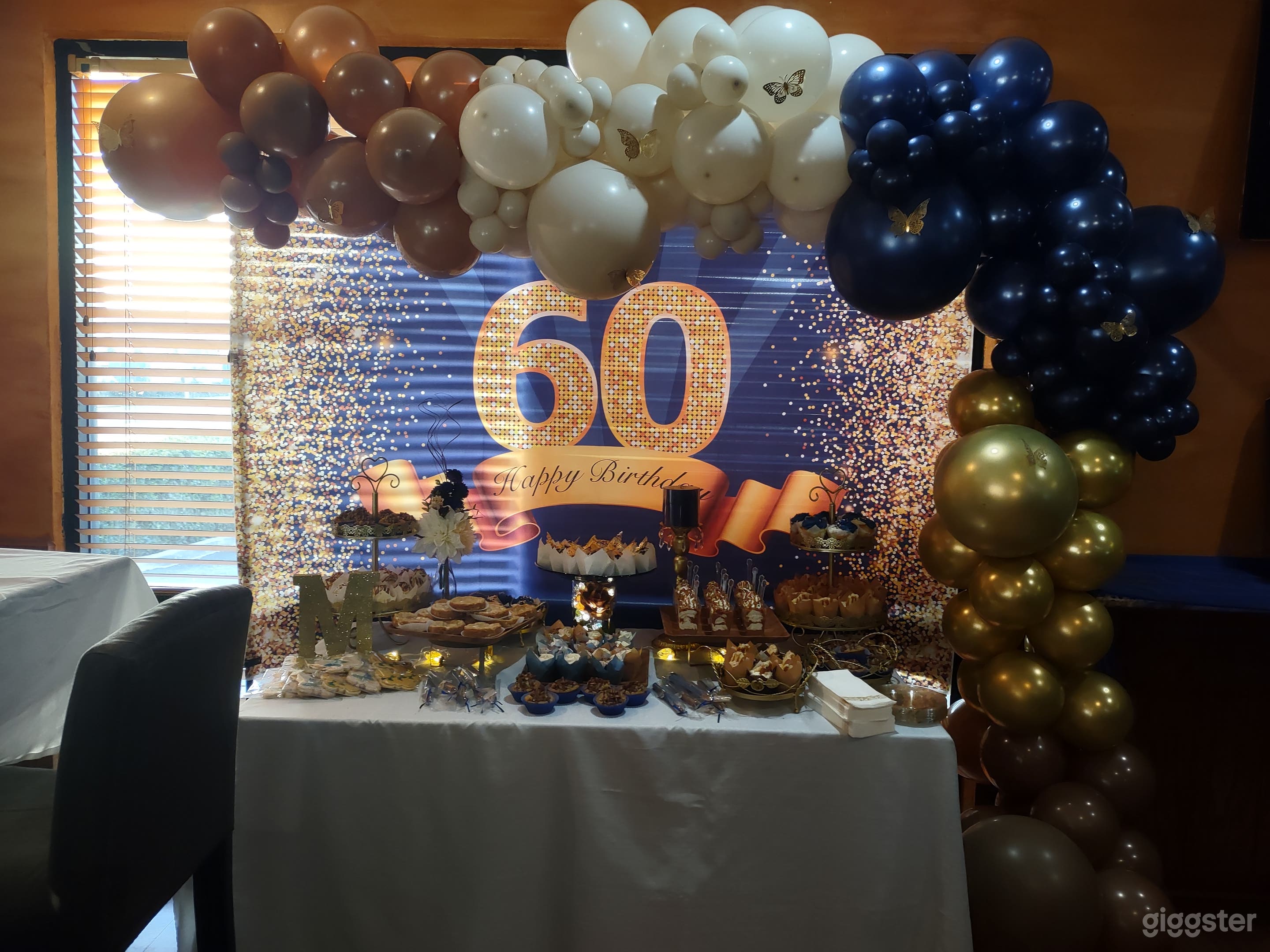 Industrial Bar and restaurant Photo 3