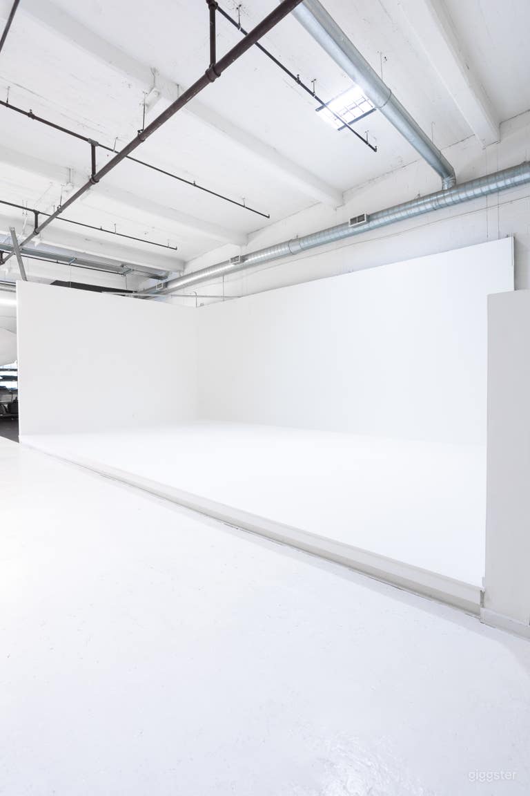  Spacious Industrial Event Studio Near Downtown 