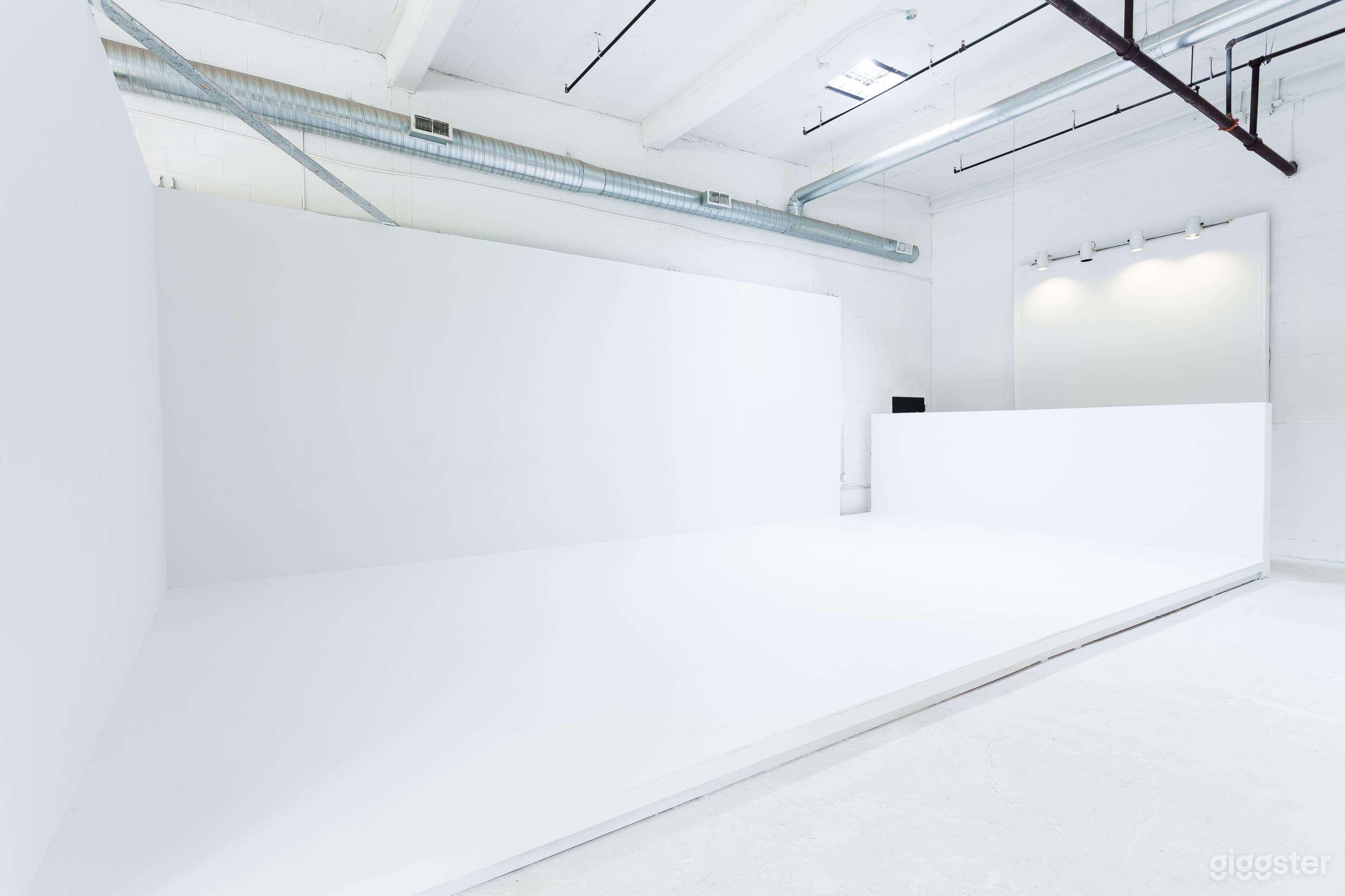 Spacious Industrial Event Studio Near Downtown Photo 3