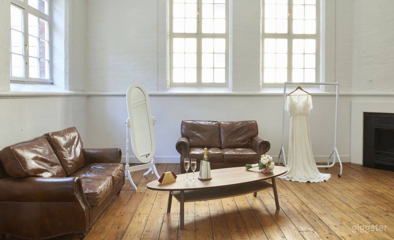 The Creative Base: Original Features in an Airy Space Photo 4