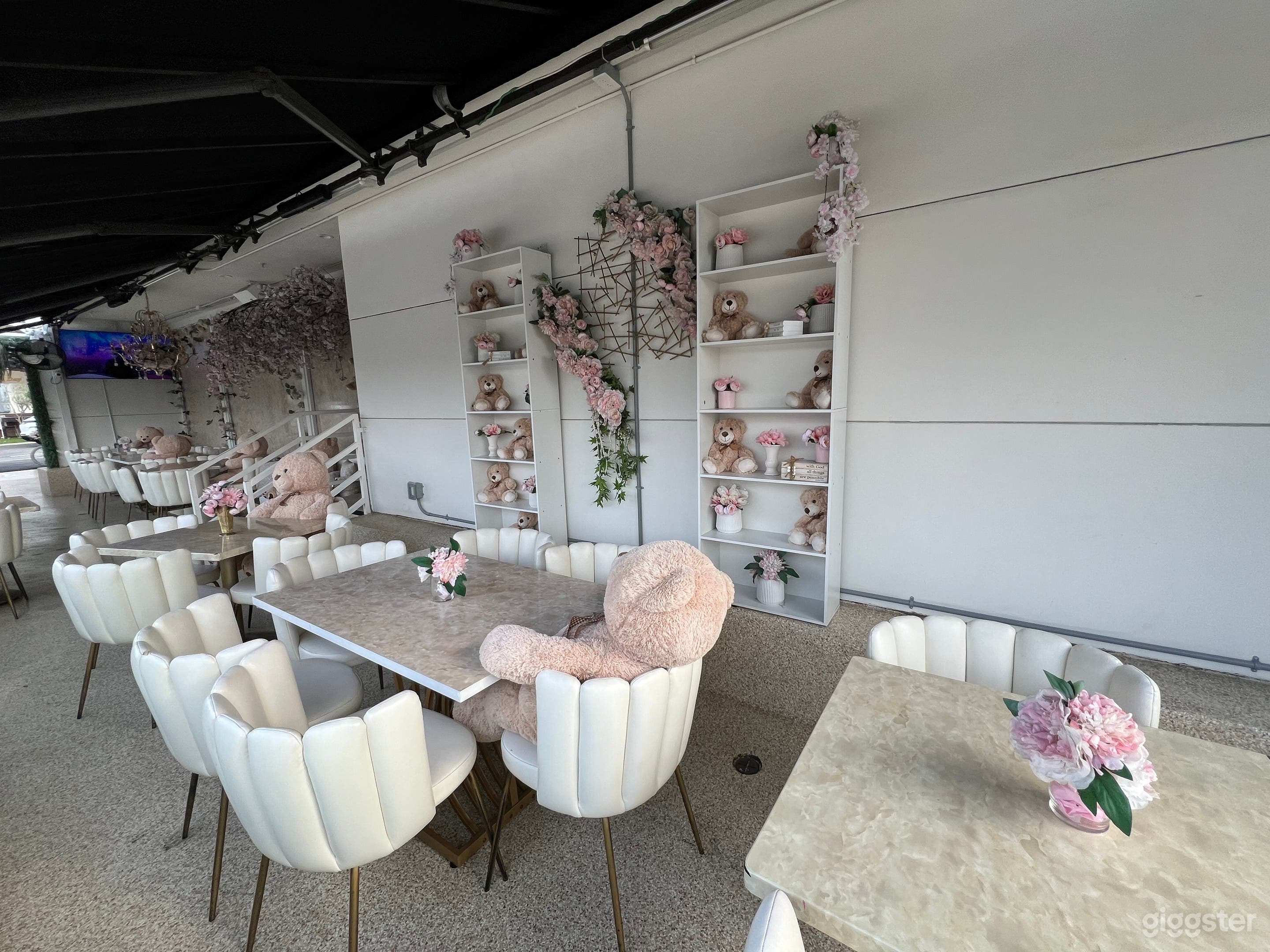 Pink Cafe in Glendale Photo 3