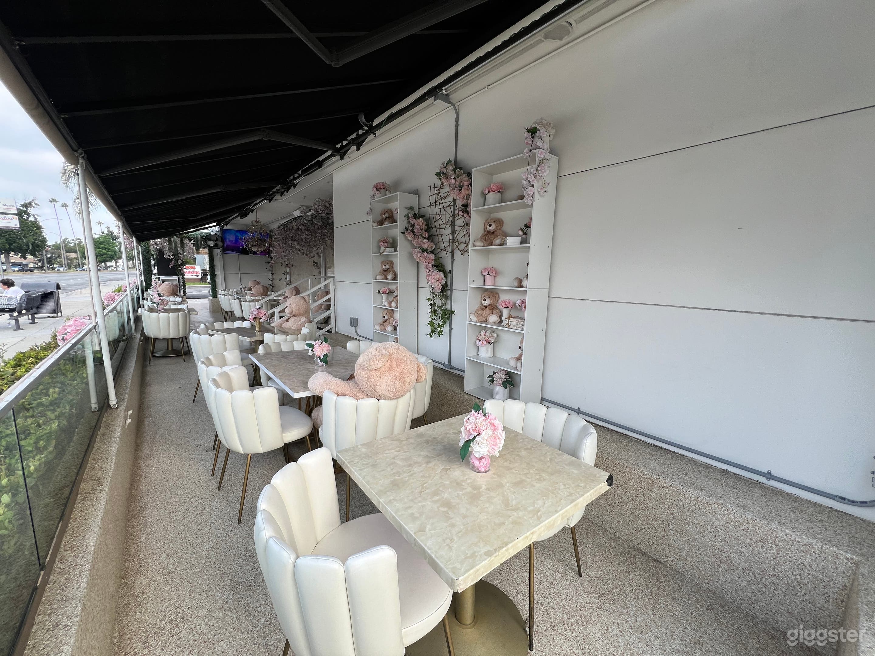 Pink Cafe in Glendale Photo 2