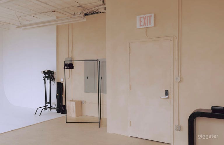  East Williamsburg CYC Studio 003 