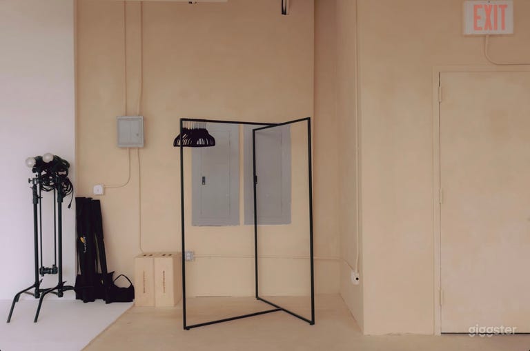  East Williamsburg CYC Studio 003 