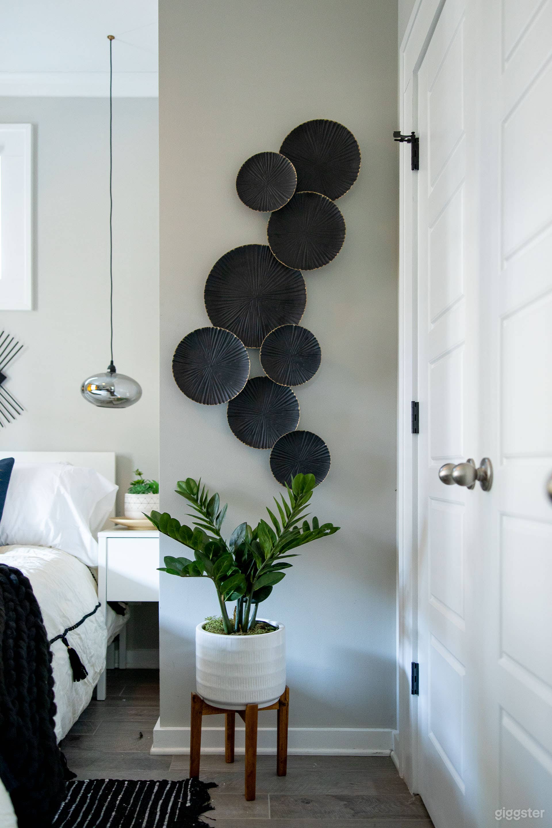 Prospect | Stocked Furnished Rental Carriage Home Photo 4