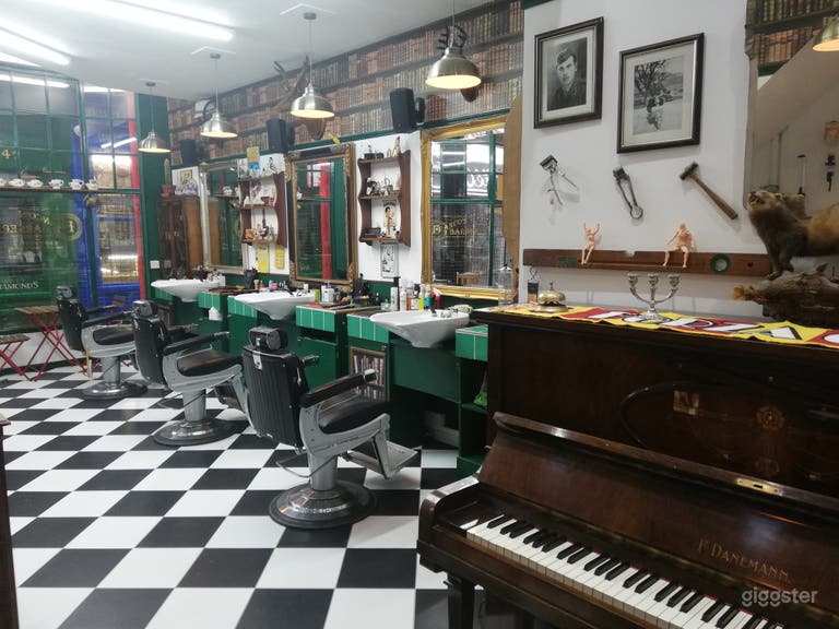 Cozy and Clean Barbershop in Brighton 