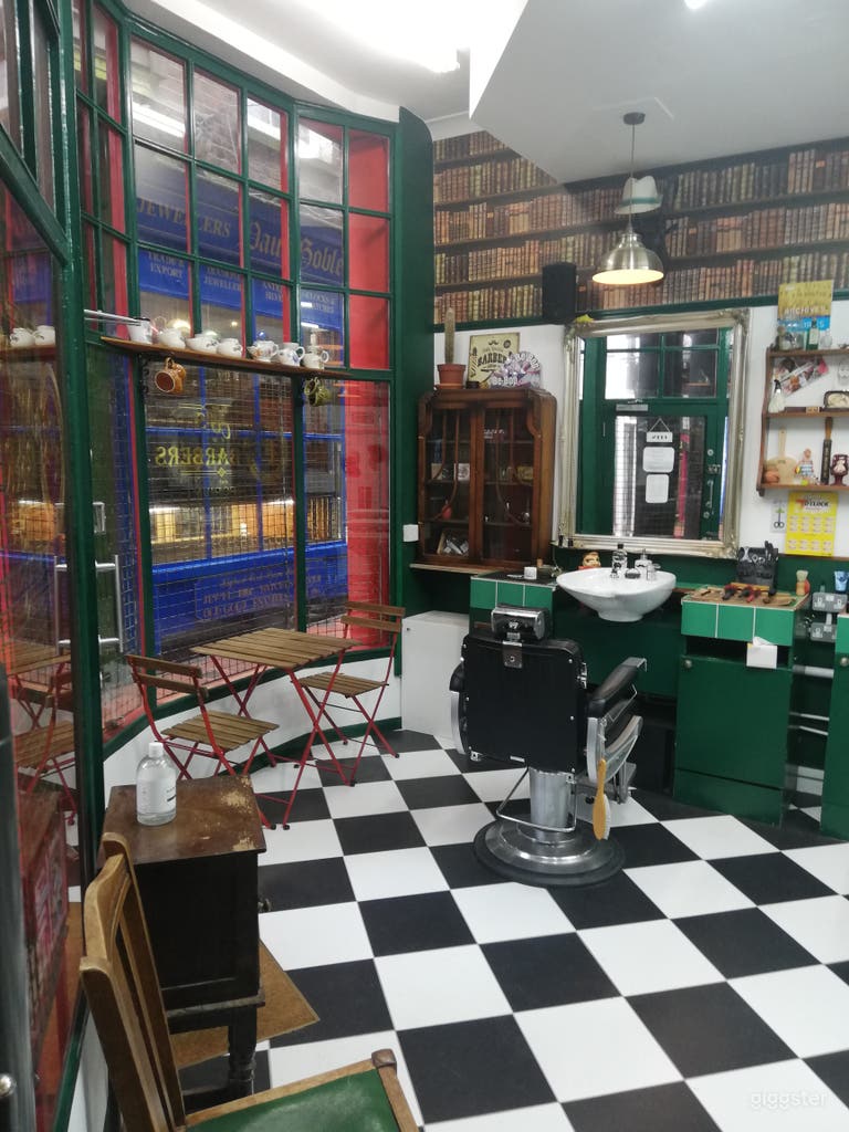  Cozy and Clean Barbershop in Brighton 
