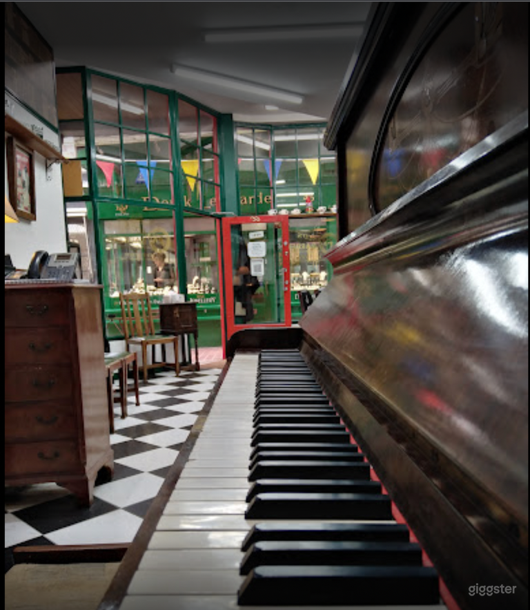  Cozy and Clean Barbershop in Brighton 