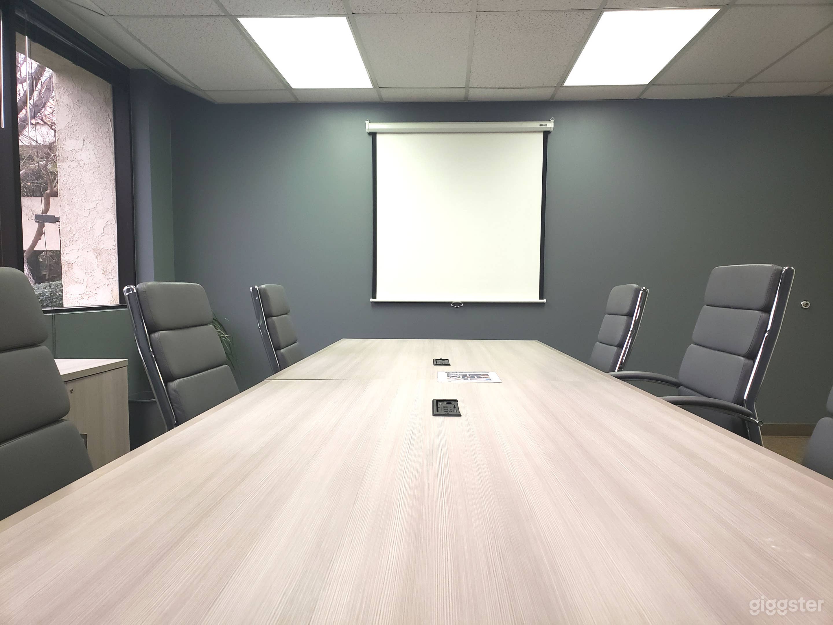 Fully equipped Conference Room  Photo 1