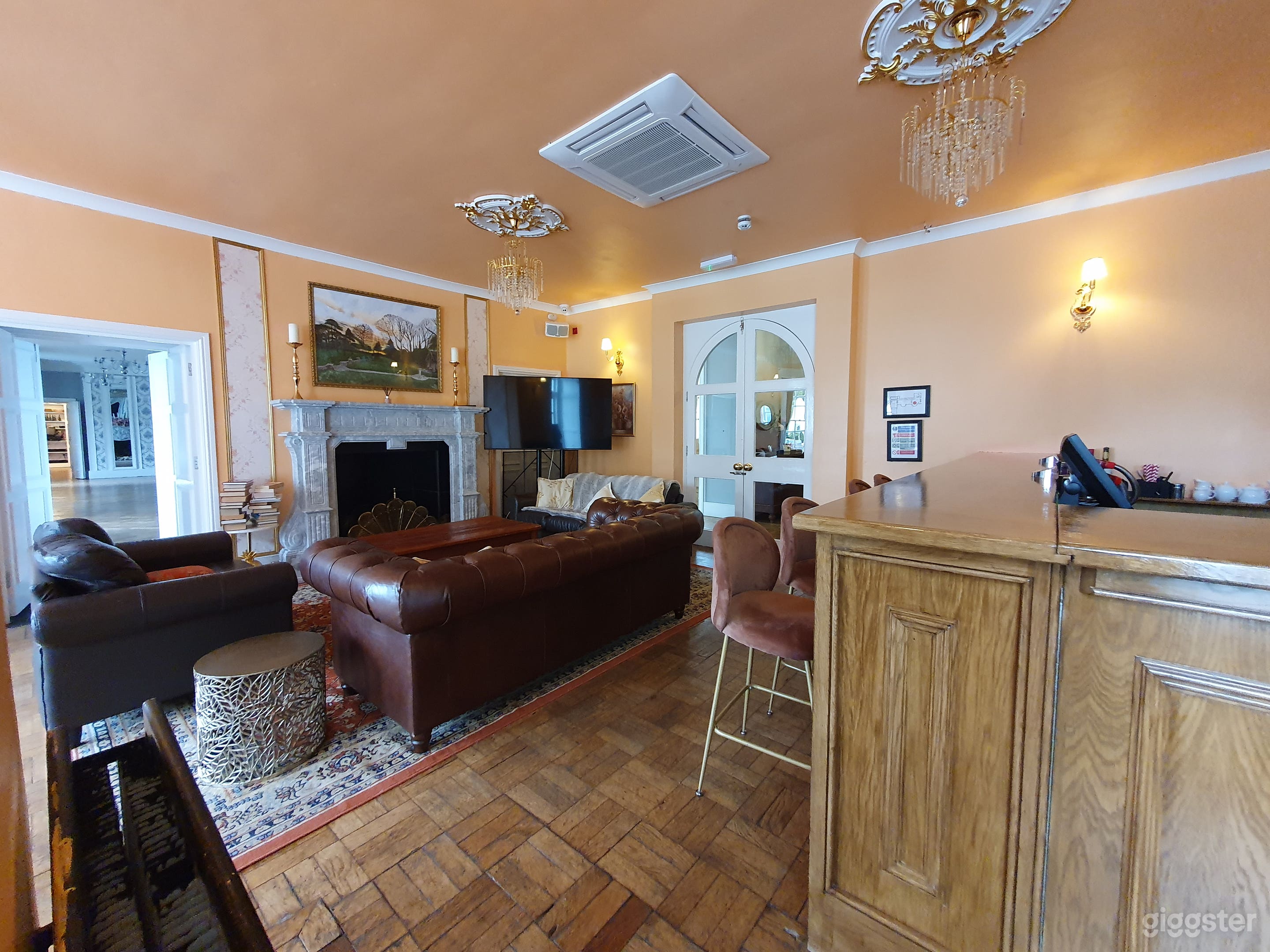 Country Estate Hotel Bar Photo 4