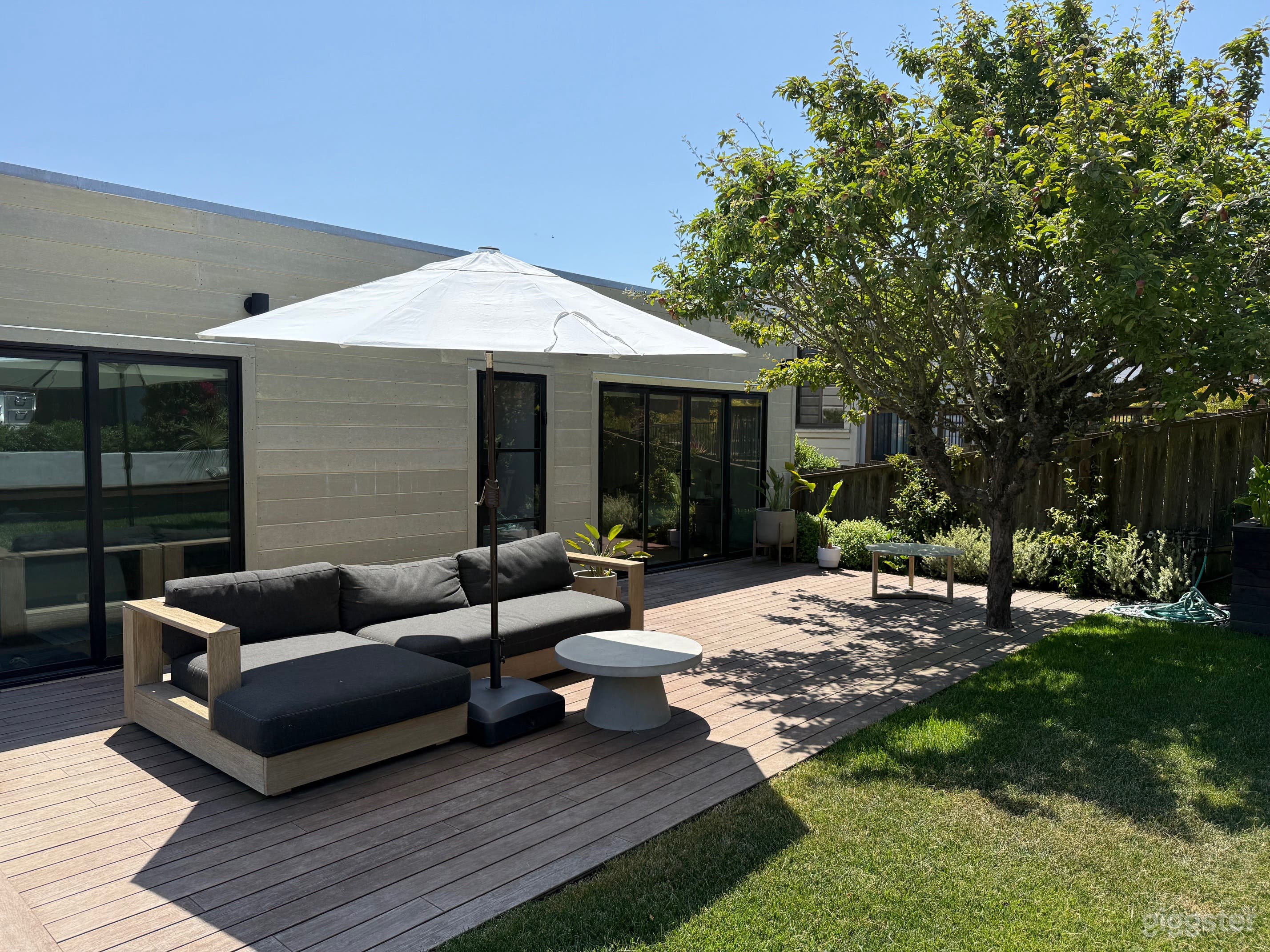 Backyard Oasis with Outdoor Kitchen Photo 4