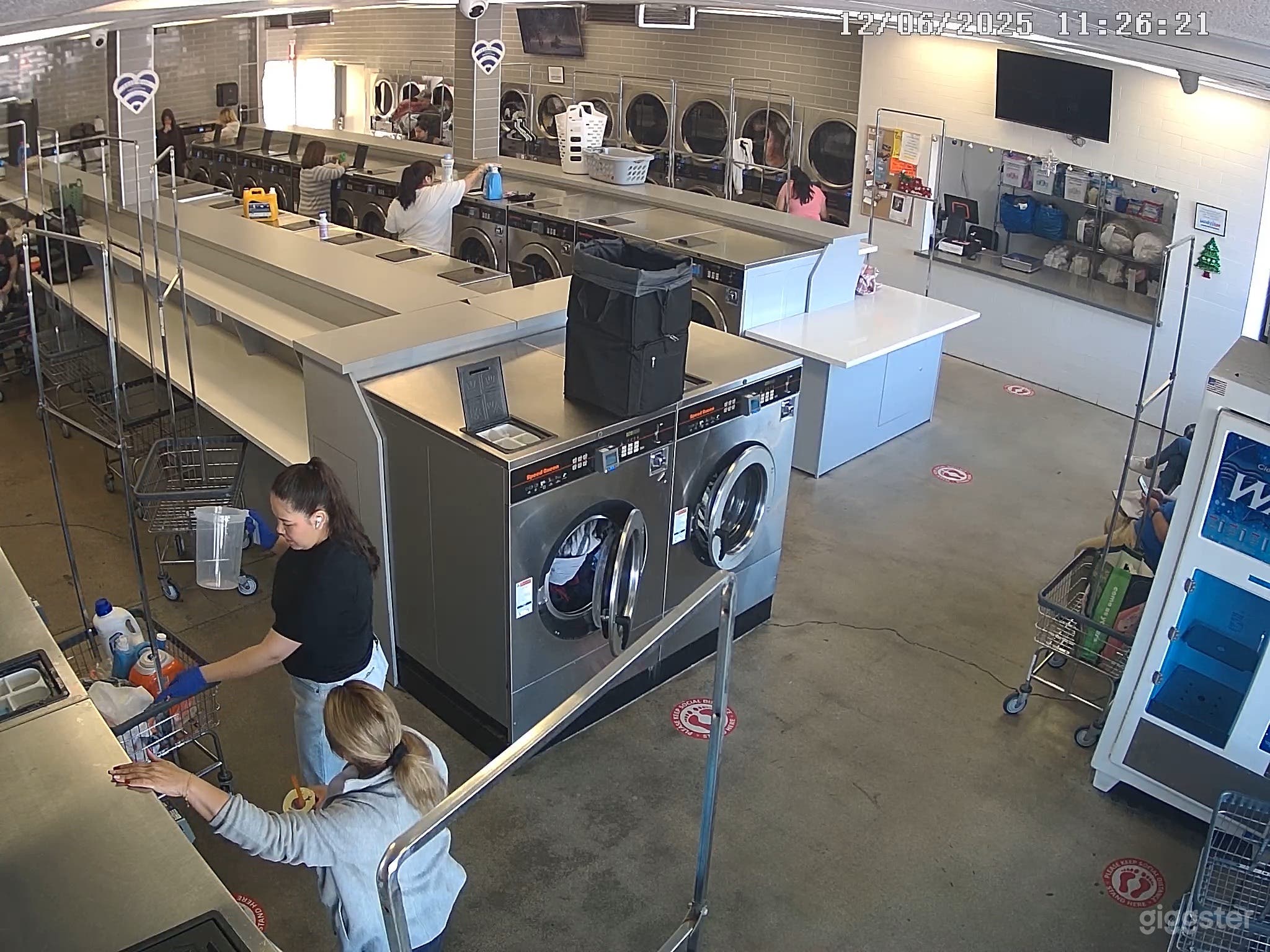 Burbank Laundromat Photo 4