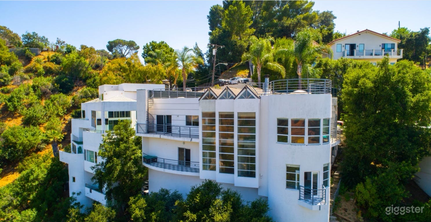 Hollywood Hills Mansion w Breathtaking Valley View Photo 2