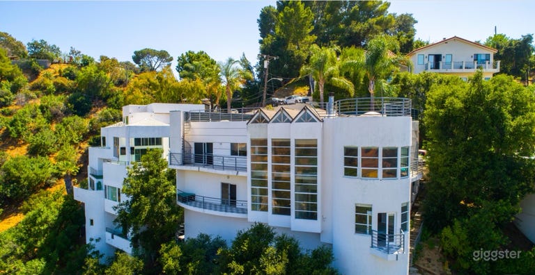  Hollywood Hills Mansion w Breathtaking Valley View 