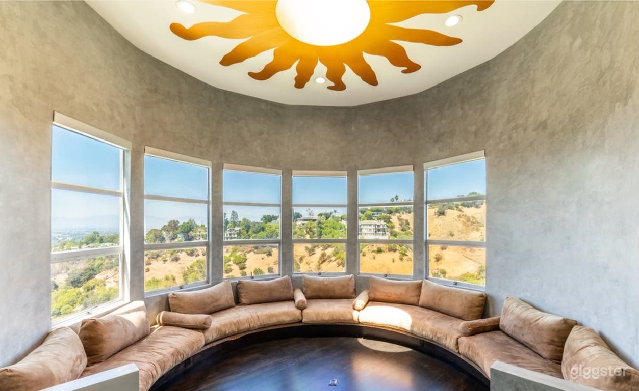 Hollywood Hills Mansion w Breathtaking Valley View Photo 1