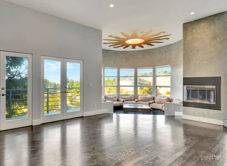  Hollywood Hills Mansion w Breathtaking Valley View 