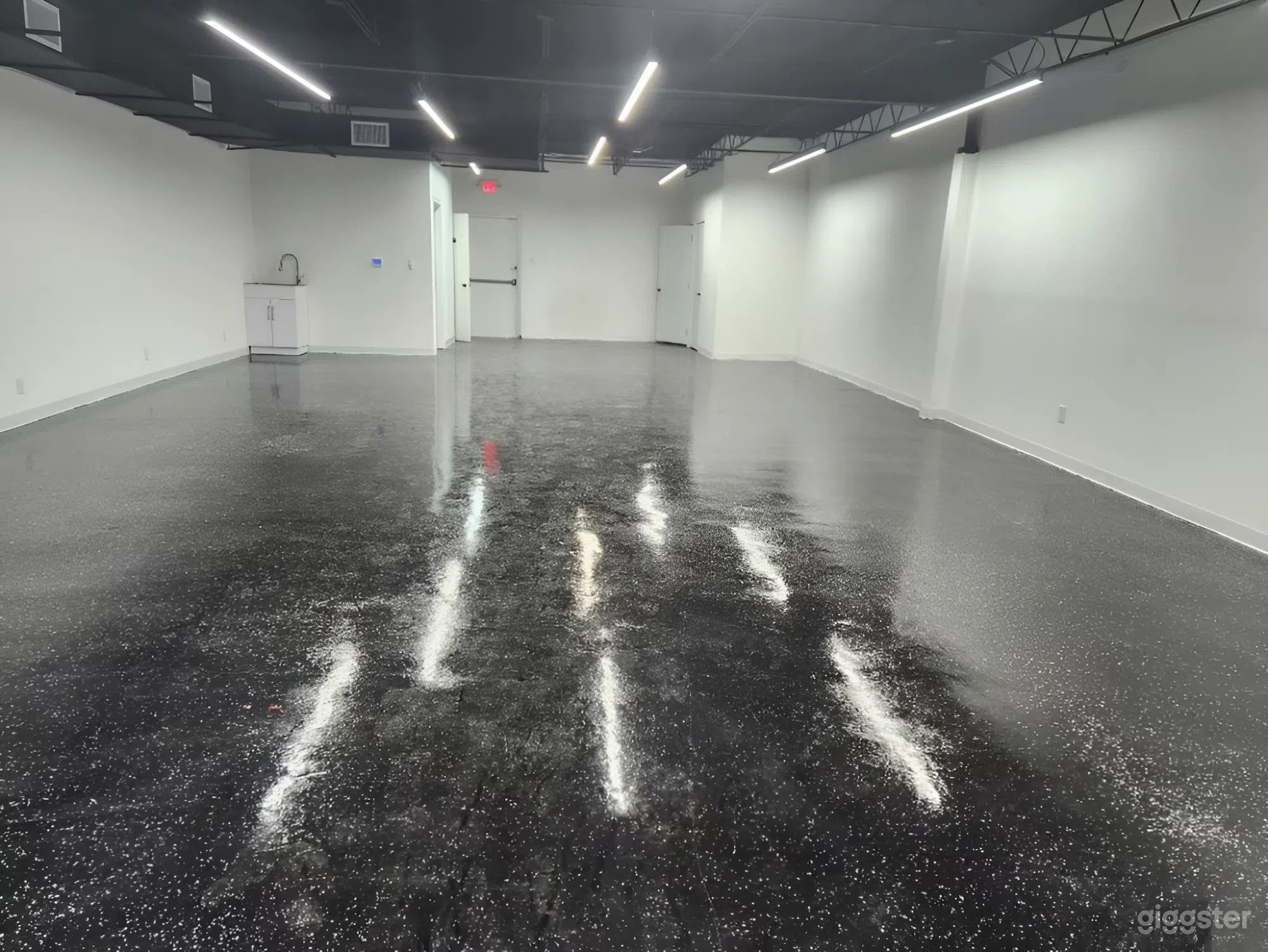 Elegant Intimate Event Venue with Modern Industrial Style Photo 2