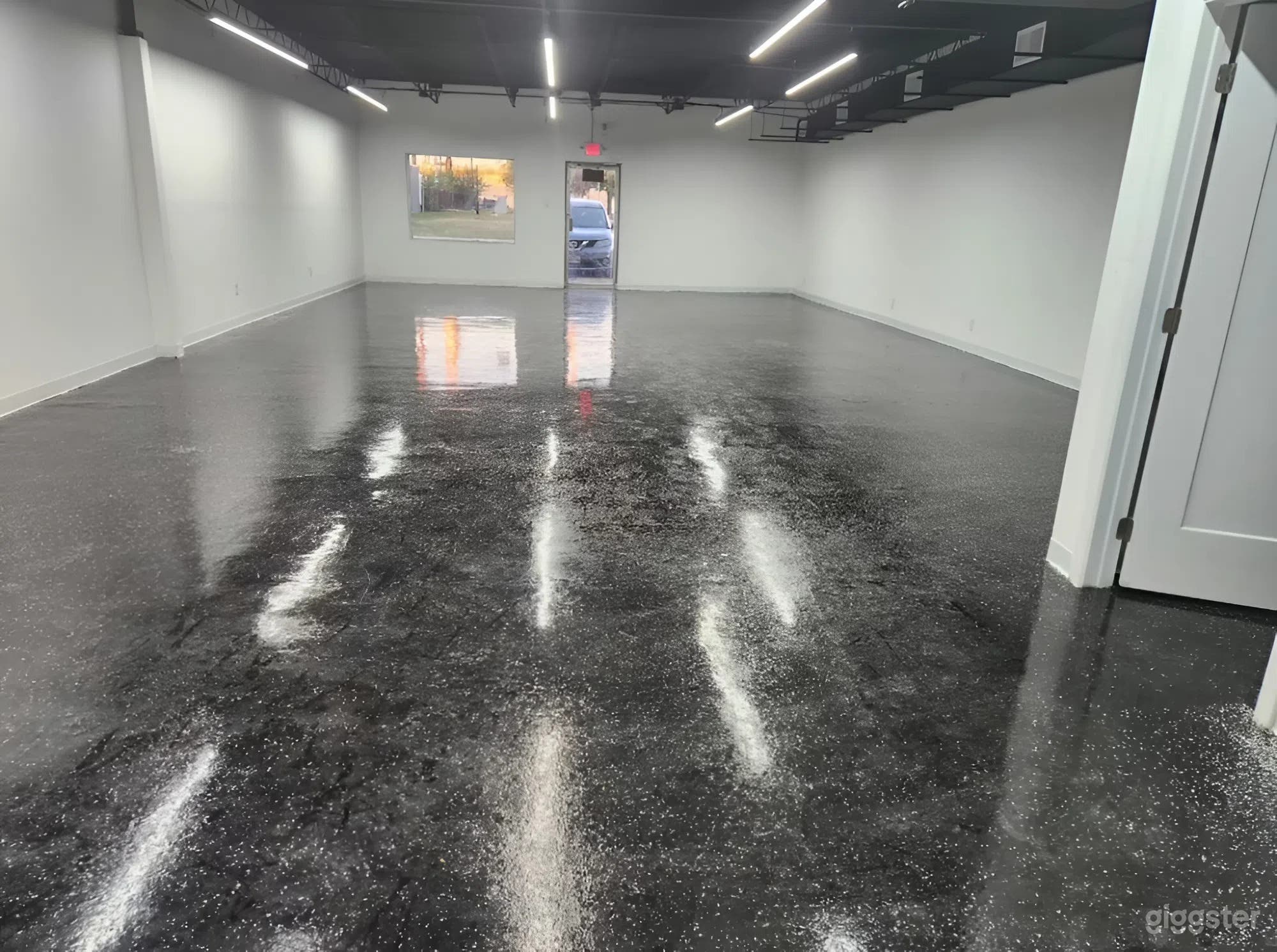 Elegant Intimate Event Venue with Modern Industrial Style Photo 3