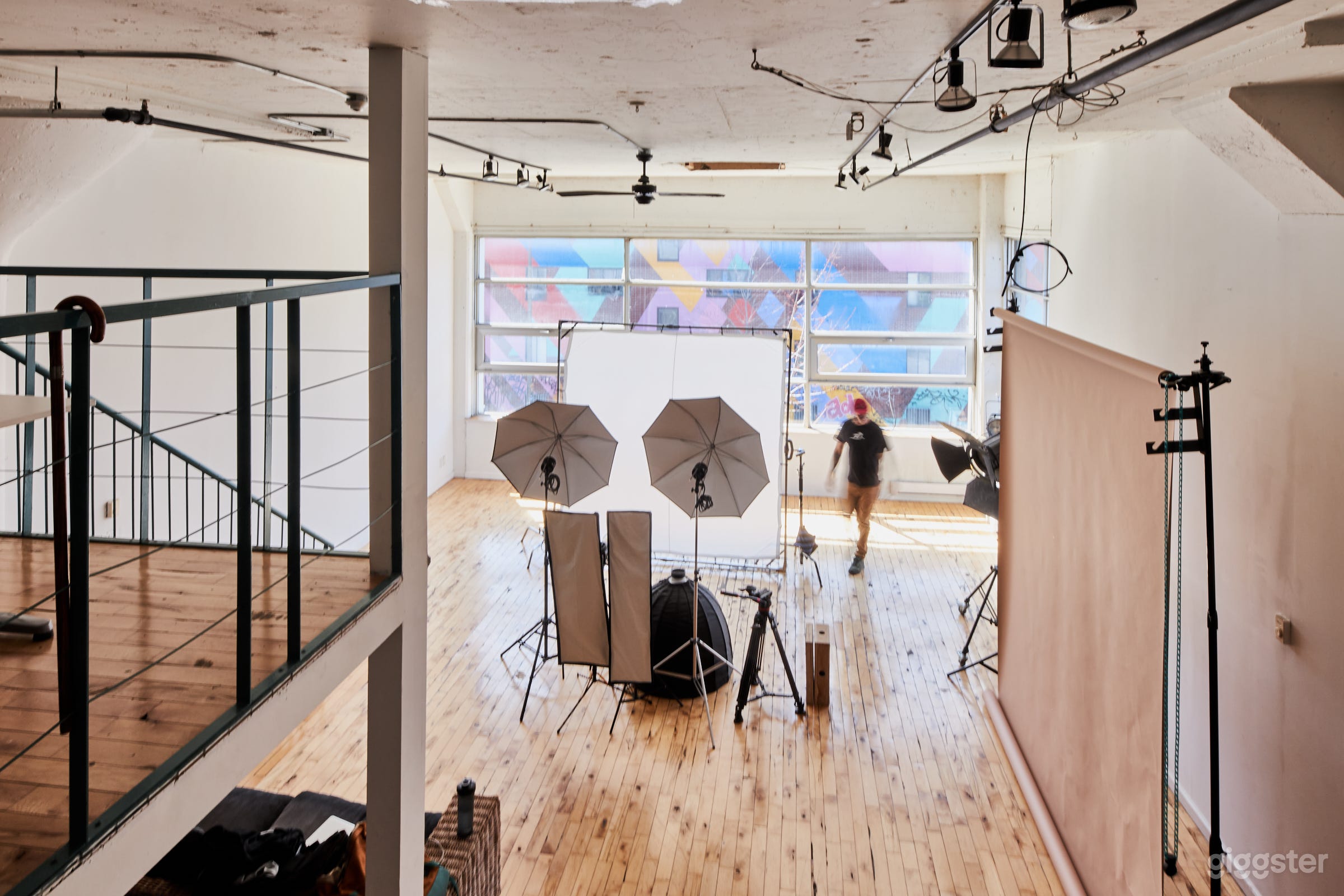 Sun-drenched creative studio in Mile End's heart Photo 2