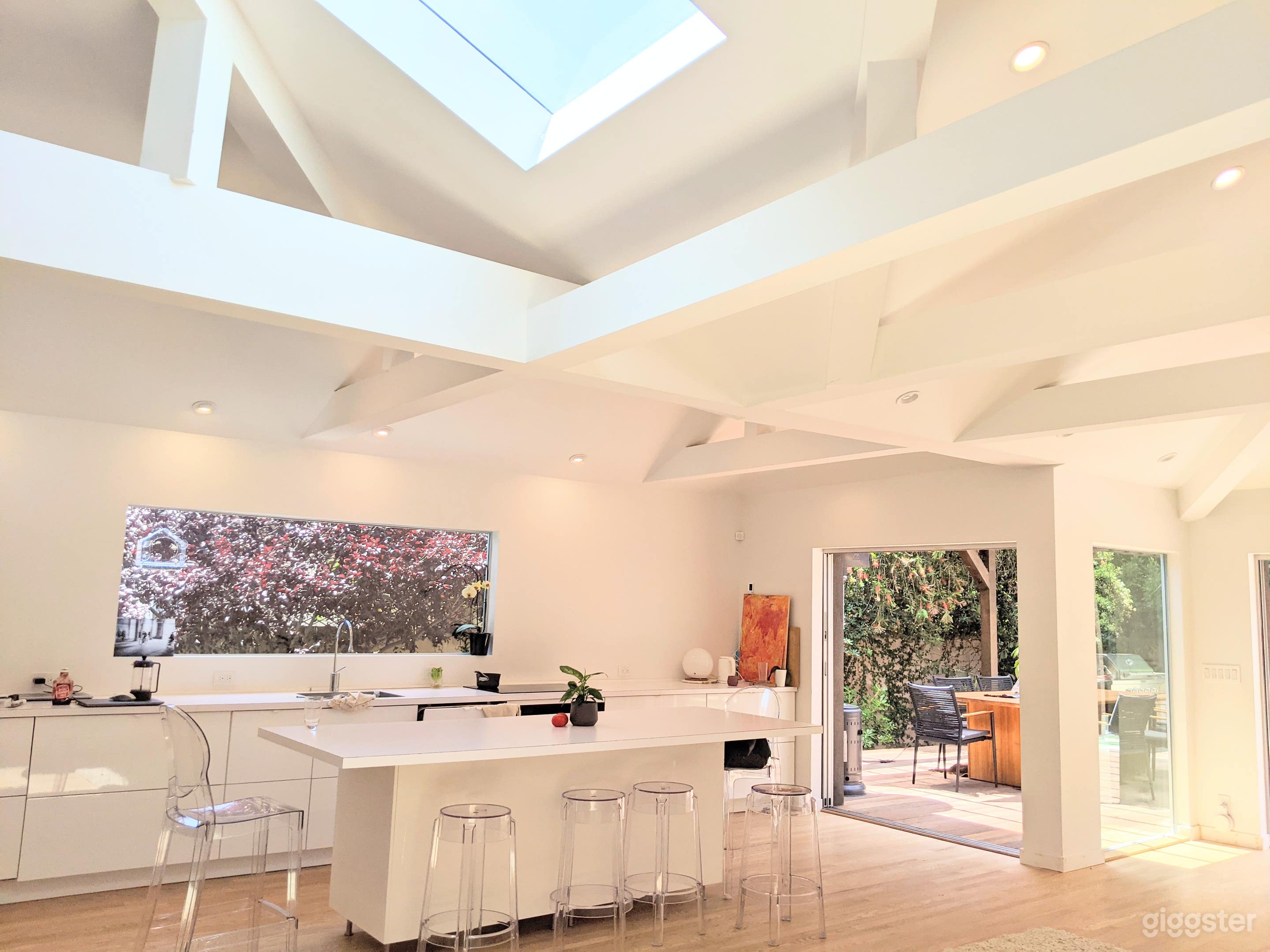 Sunlit 50's House w/open floor plan, wood floor, white walls, furnished outside area Photo 3