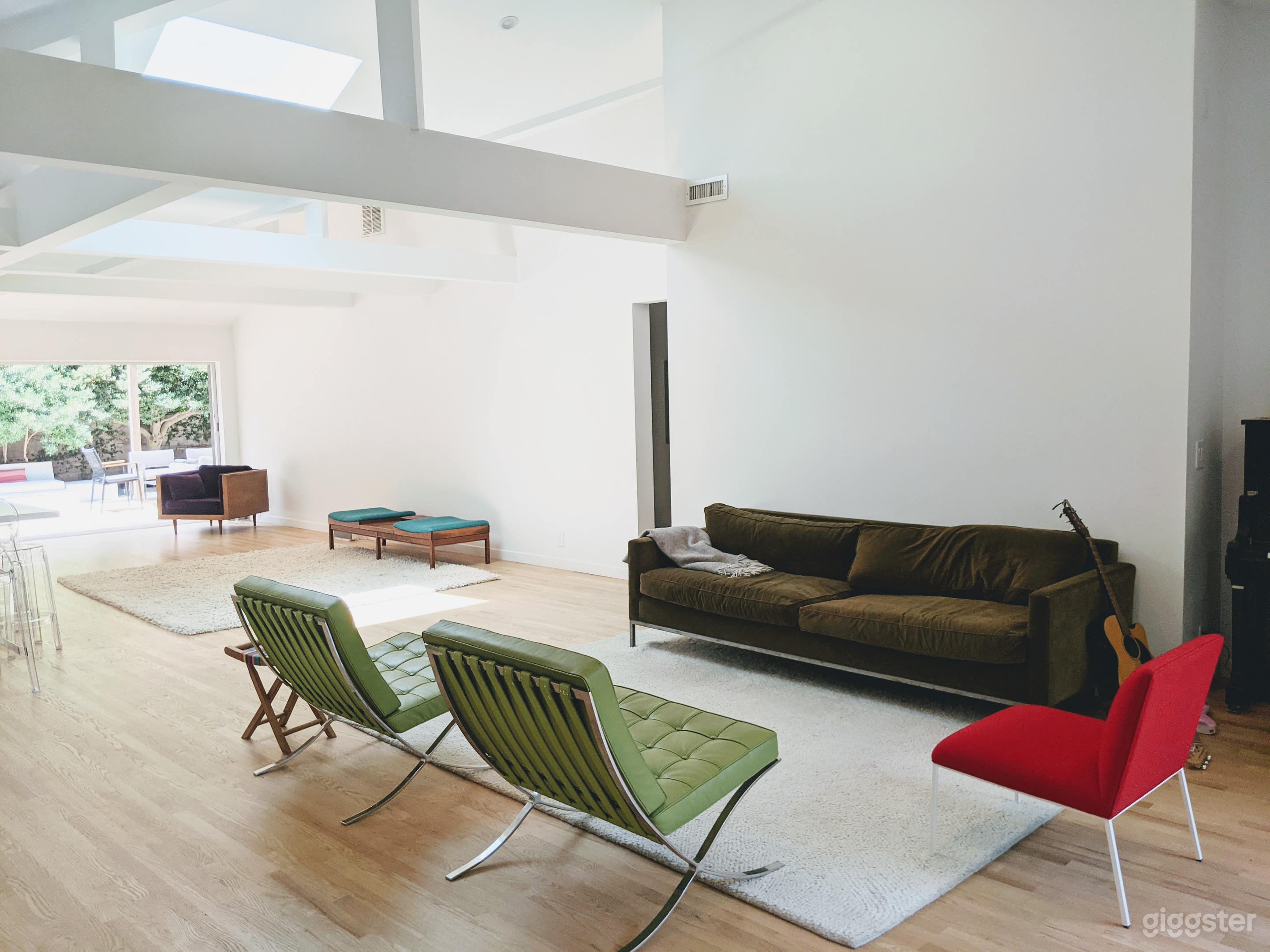 Sunlit 50's House w/open floor plan, wood floor, white walls, furnished outside area Photo 4