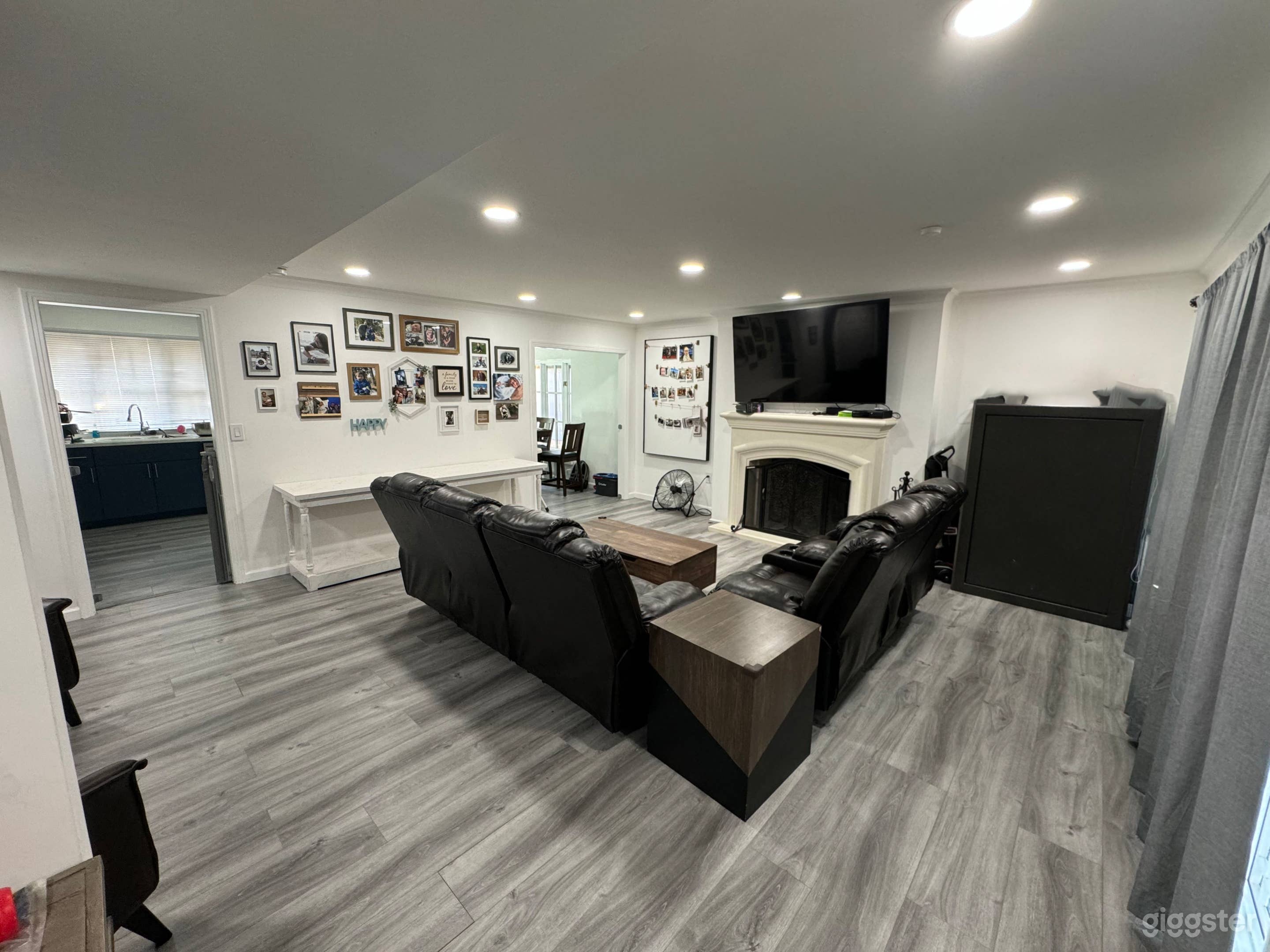 Entry of living room area. Interior dimensions are approximately 18'x21'